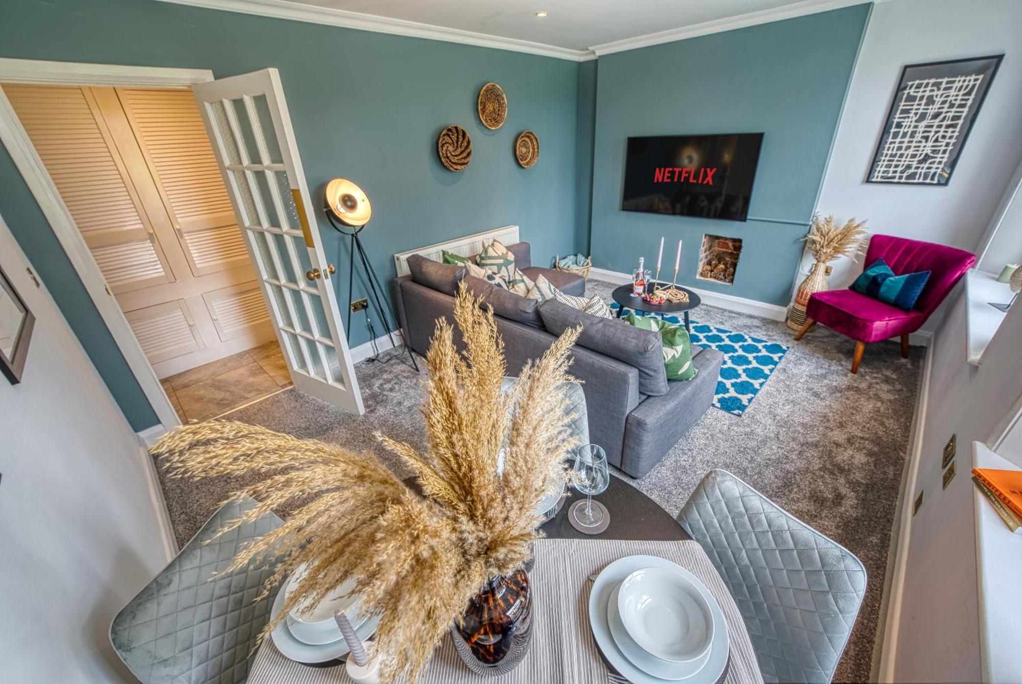 Period-style 2-bed Apt, Sleeps 6, Ample Free Parking, Close To Centre Cheltenham