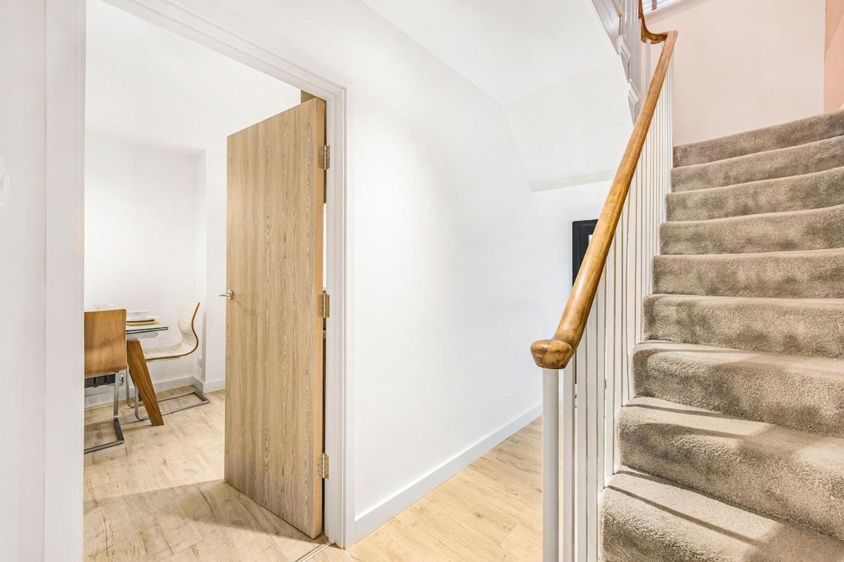 Holiday home Quaint Mews House In Tivoli *