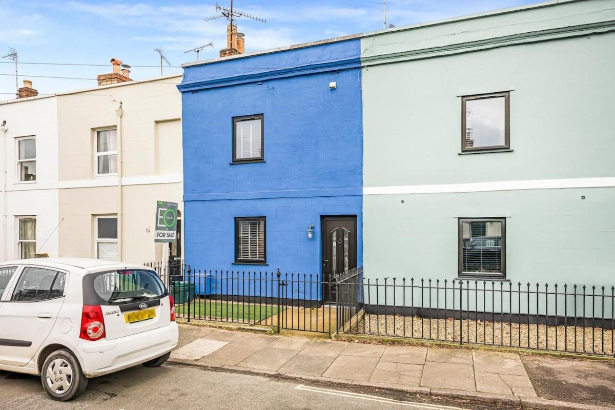 Quaint Mews House In Tivoli Holiday home *
