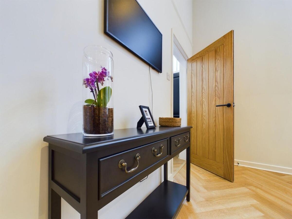 Luxury Town Centre 2-bed Chapel Conversion With Private Parking