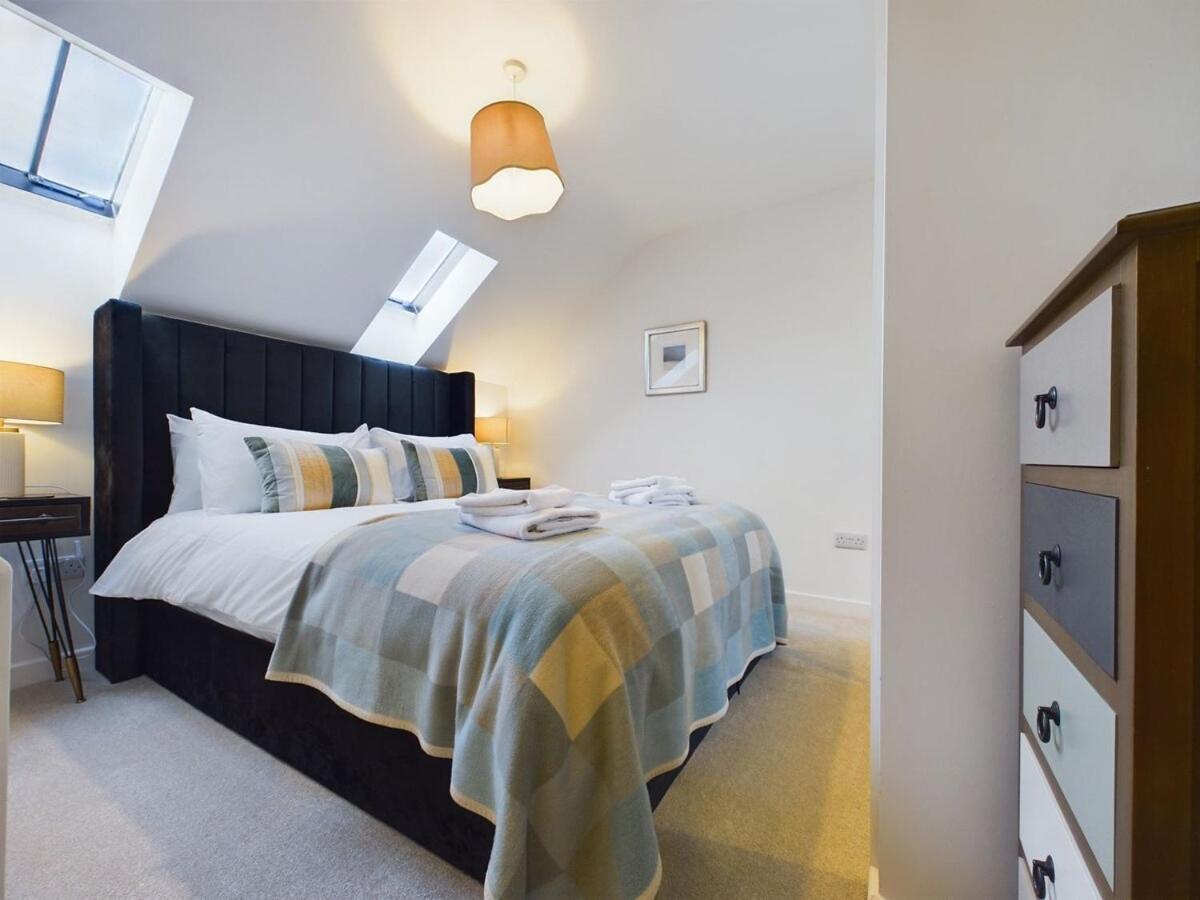 Luxury Town Centre 2-bed Chapel Conversion With Private Parking Holiday home *