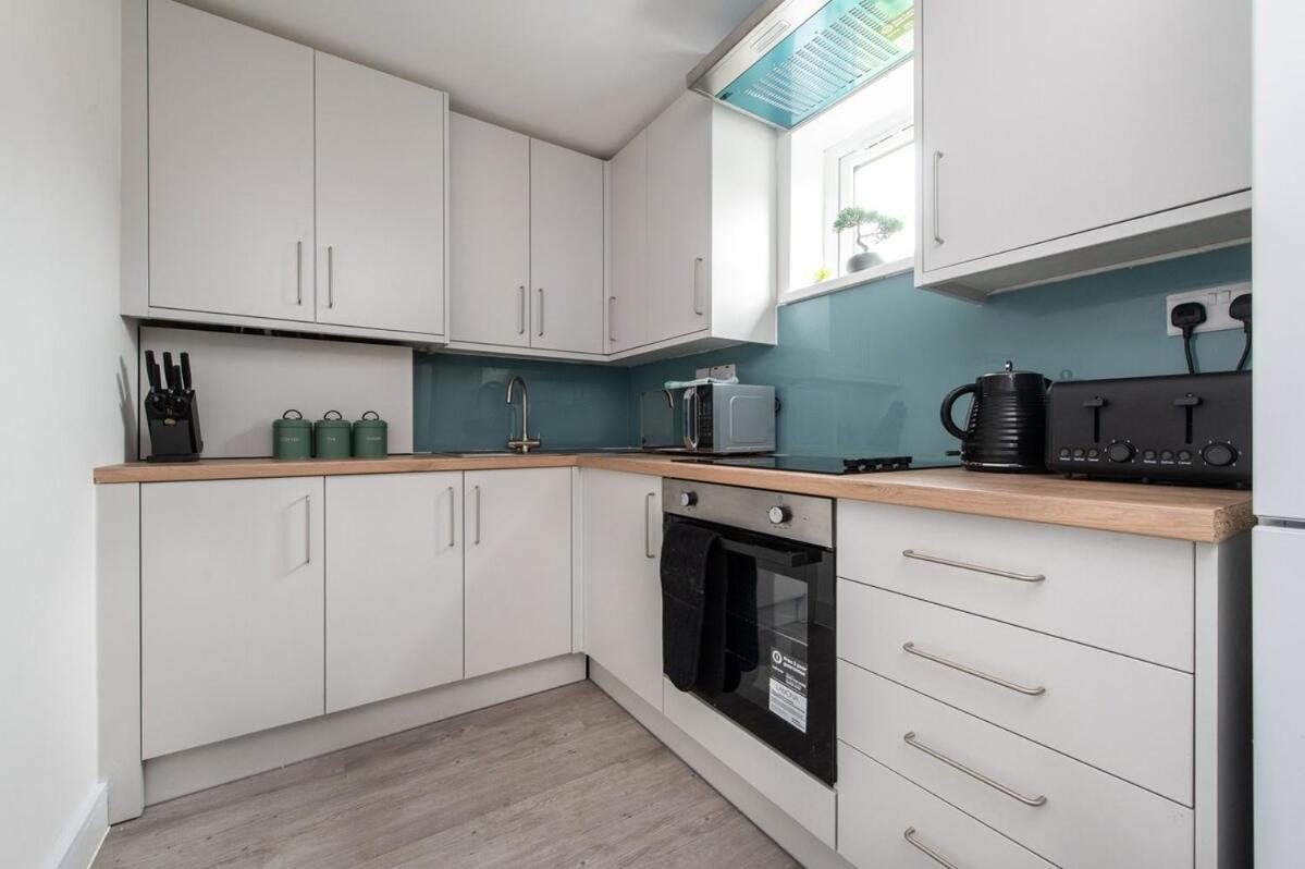 Compton House - 4 Bed *