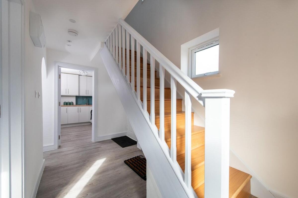 Compton House - 4 Bed Apartment Cheltenham