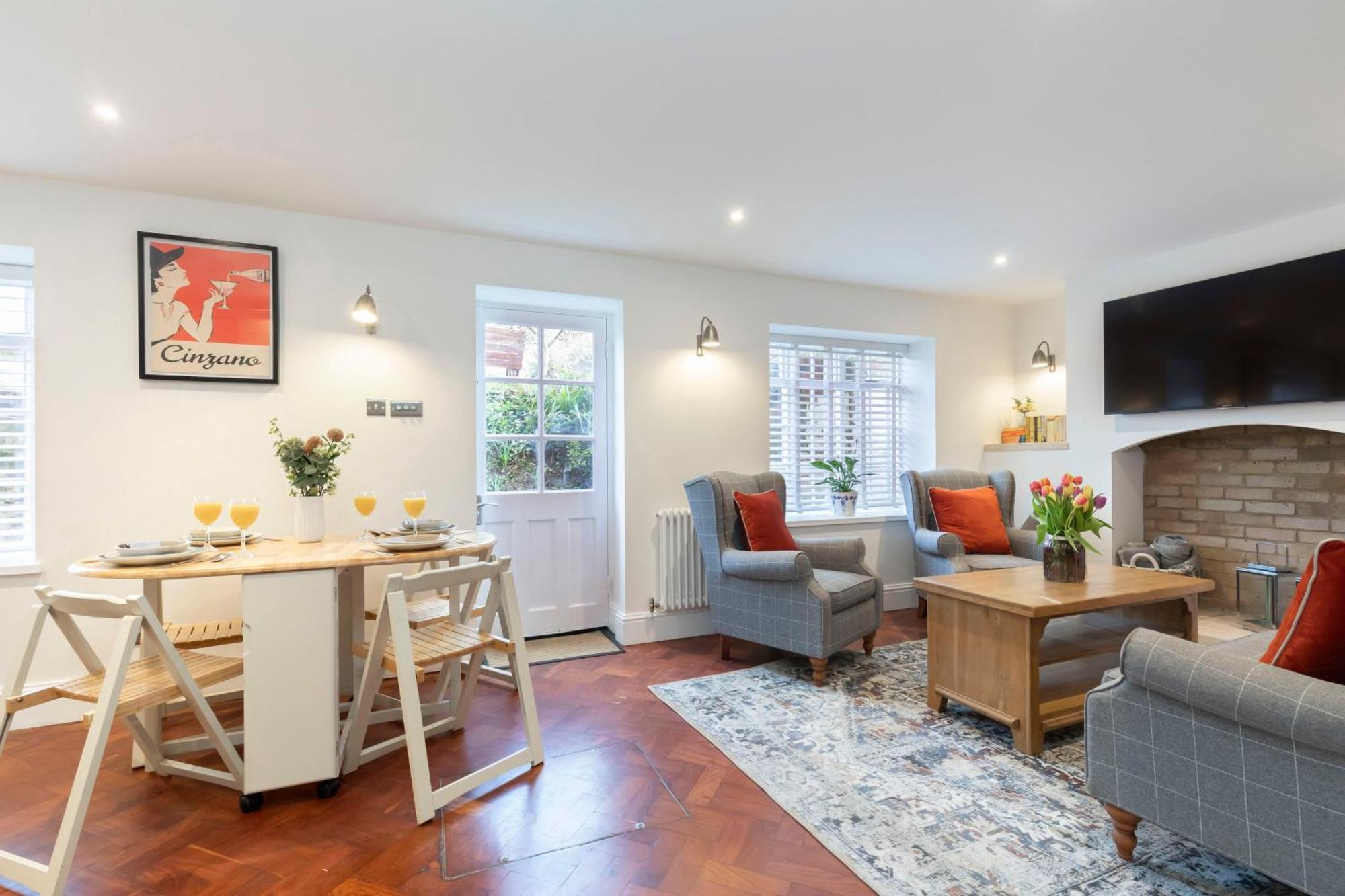 Charming Two Bedroom In Fairview