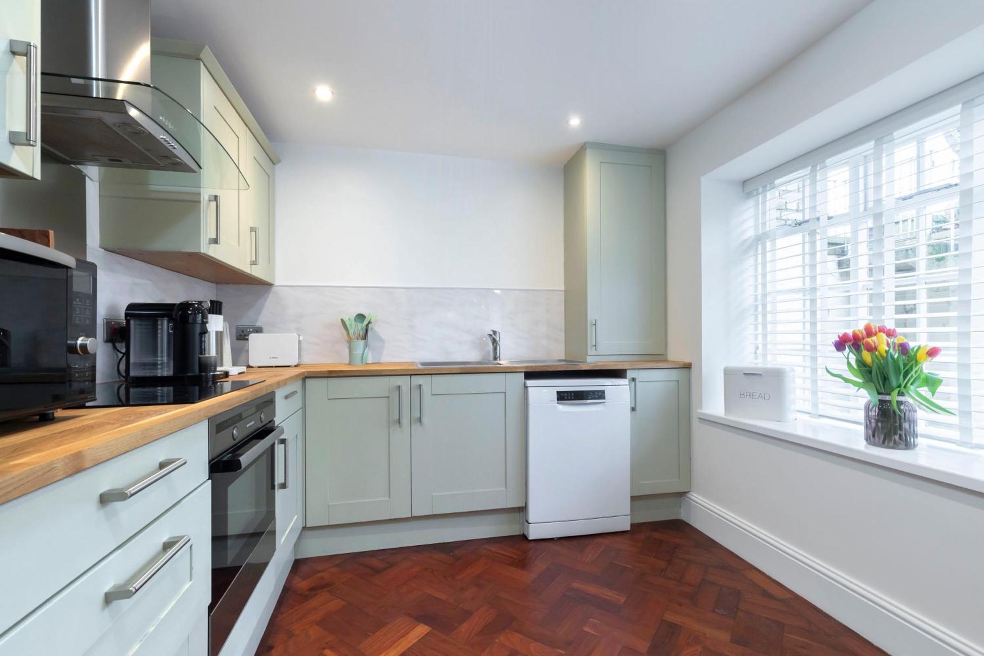 Charming Two Bedroom In Fairview Cheltenham