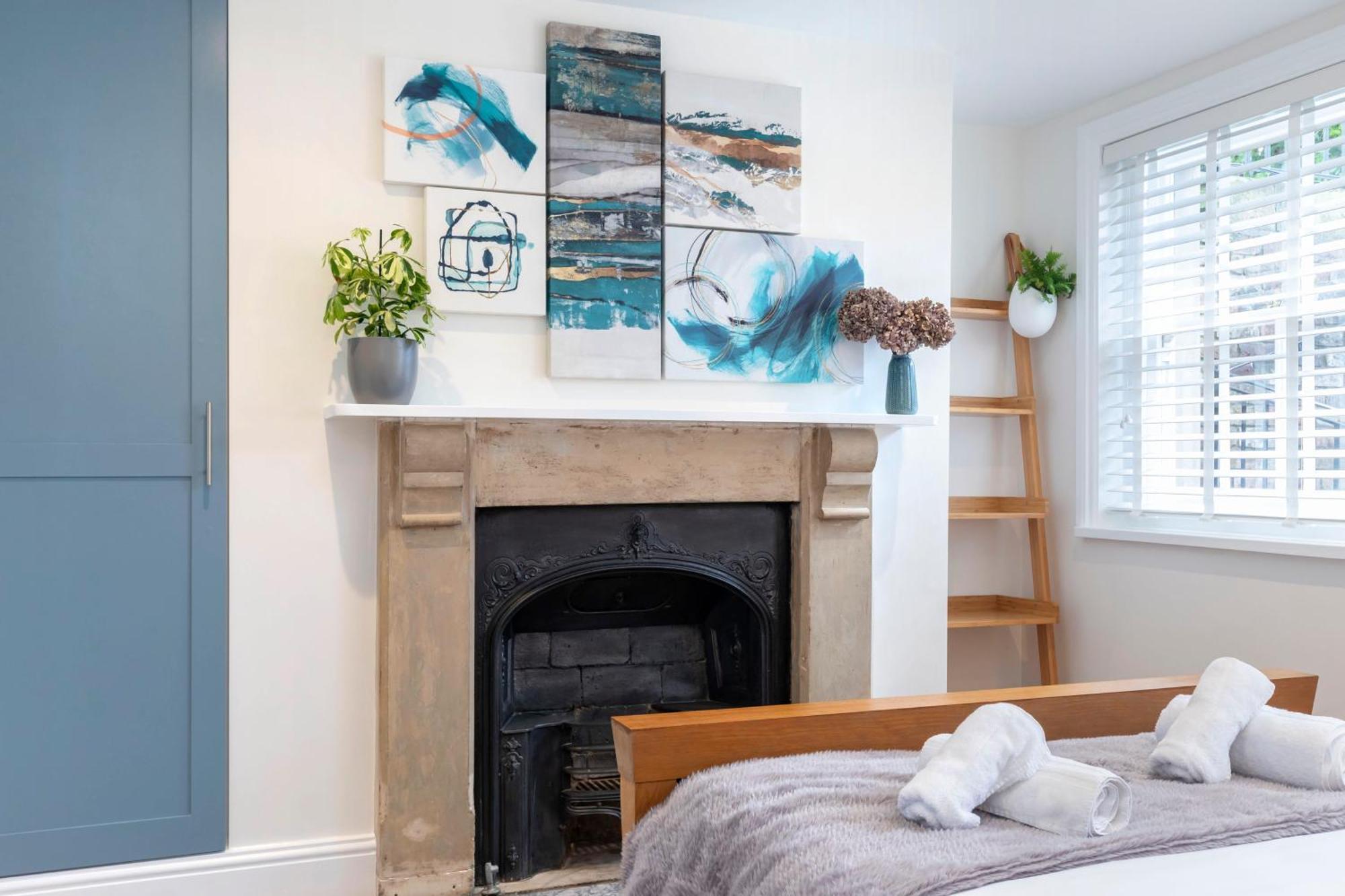Charming Two Bedroom In Fairview Apartment