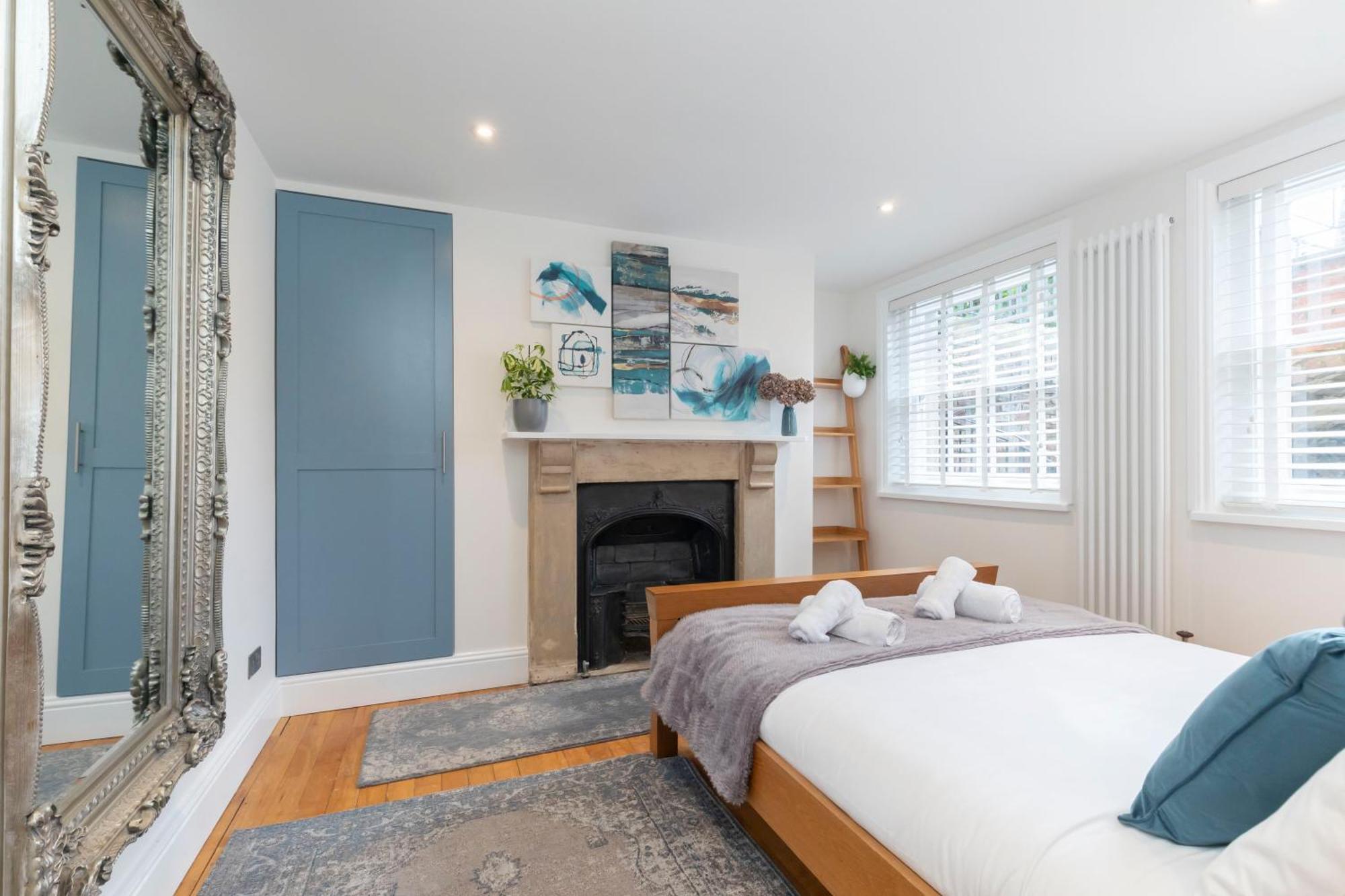 Apartment Charming Two Bedroom In Fairview