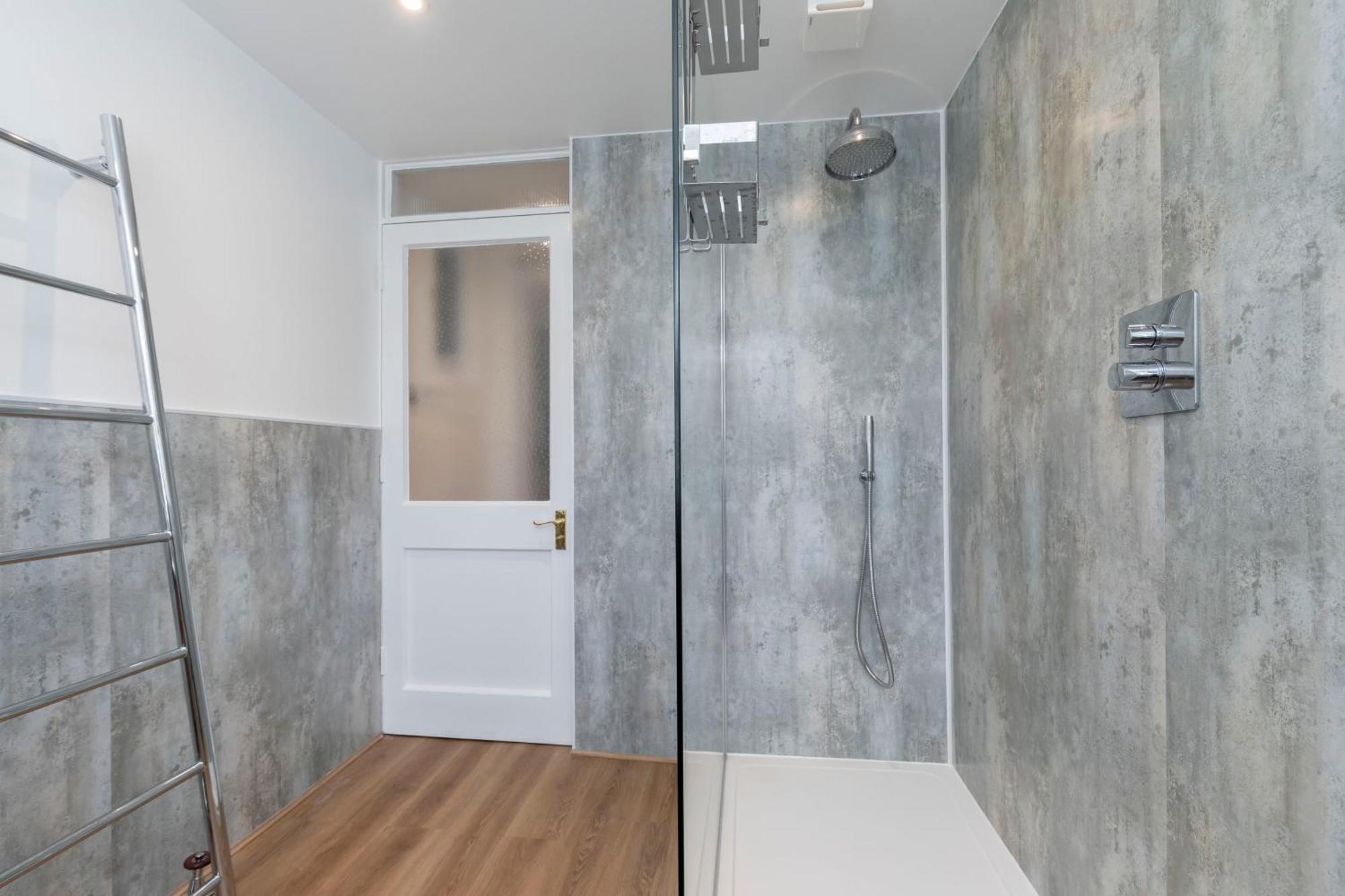Apartment Charming Two Bedroom In Fairview *