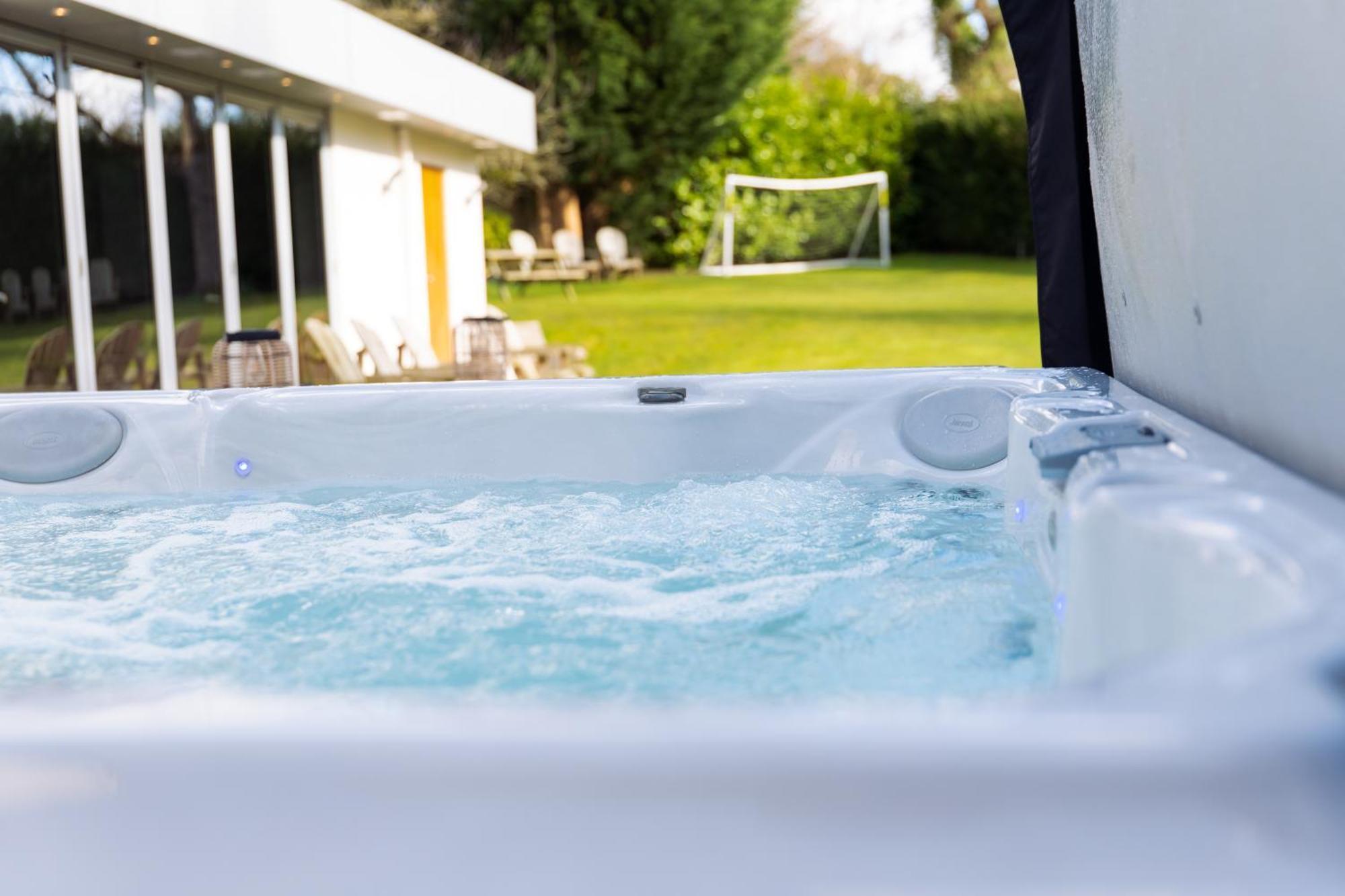 The Annexe With Amazing Hot Tub!! * Cheltenham