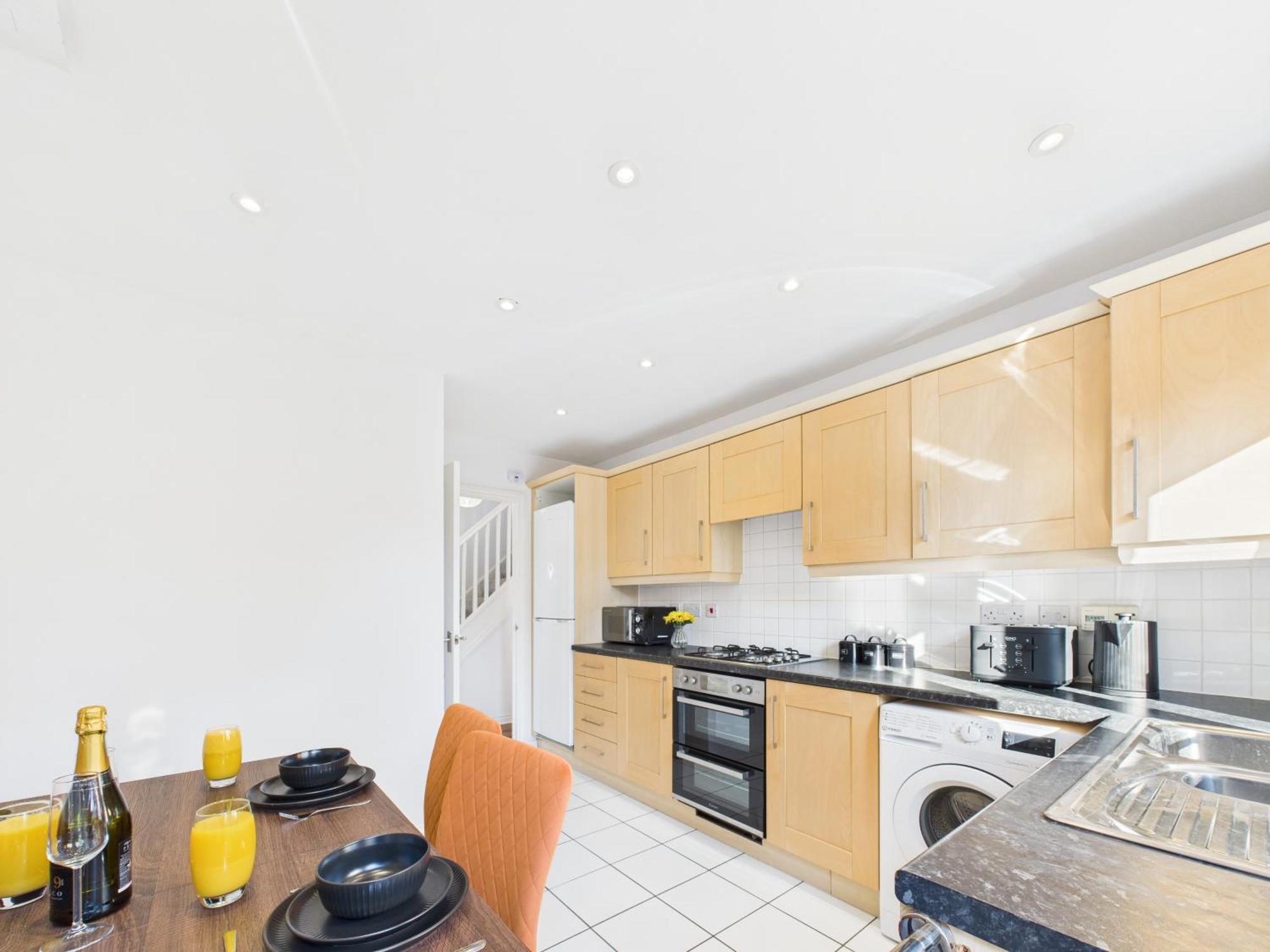 New Prestbury Place By Signature - 5 Bedroom House Near Racecourse Holiday home Cheltenham
