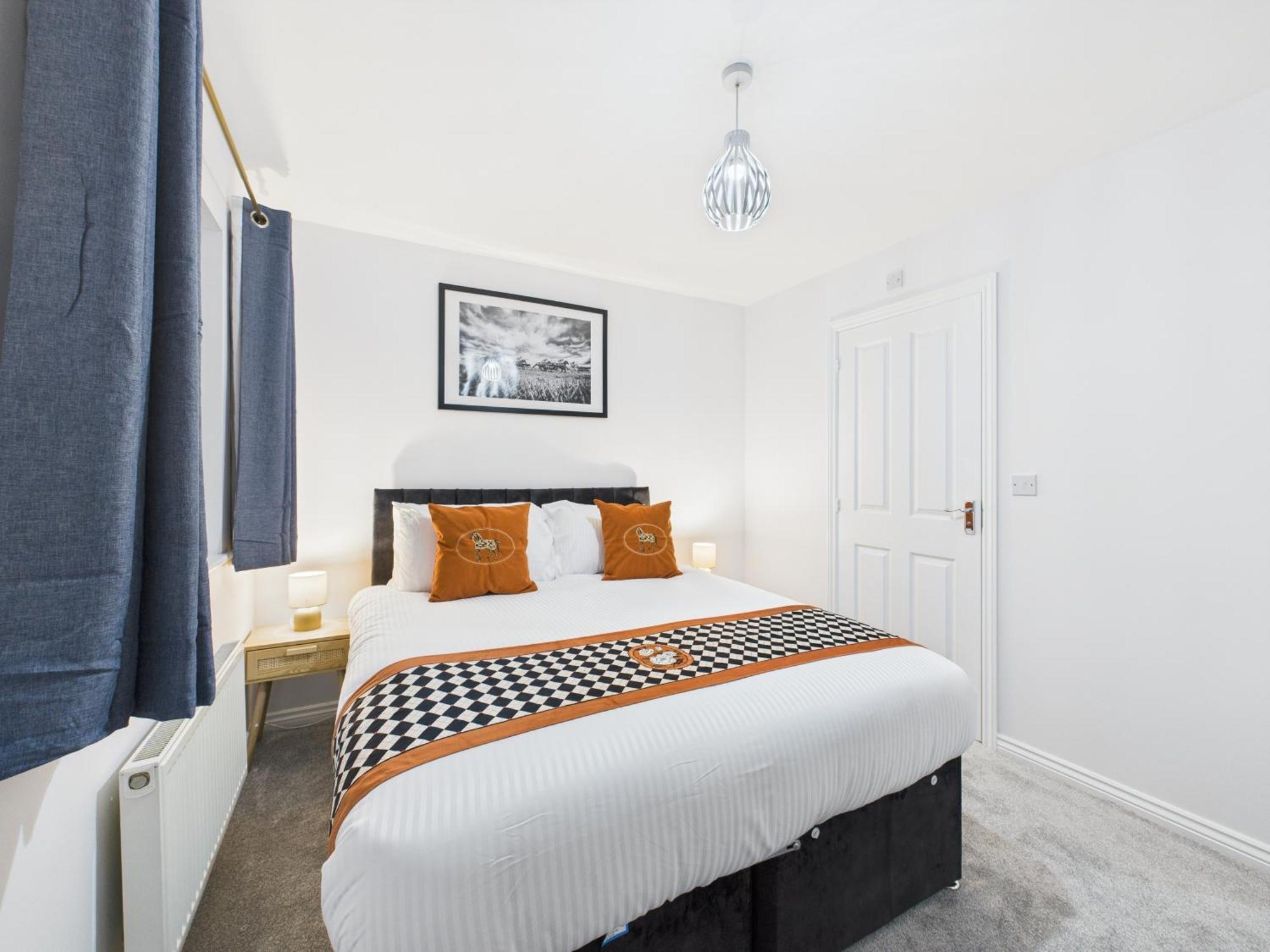 New Prestbury Place By Signature - 5 Bedroom House Near Racecourse Cheltenham