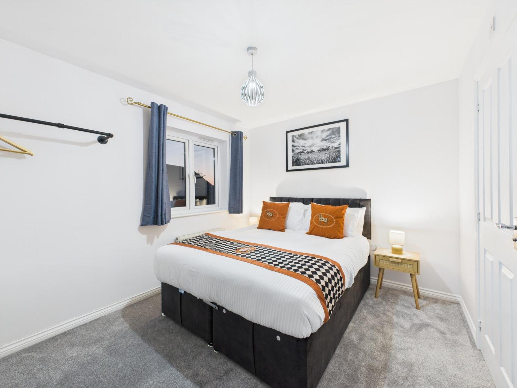 New Prestbury Place By Signature - 5 Bedroom House Near Racecourse
