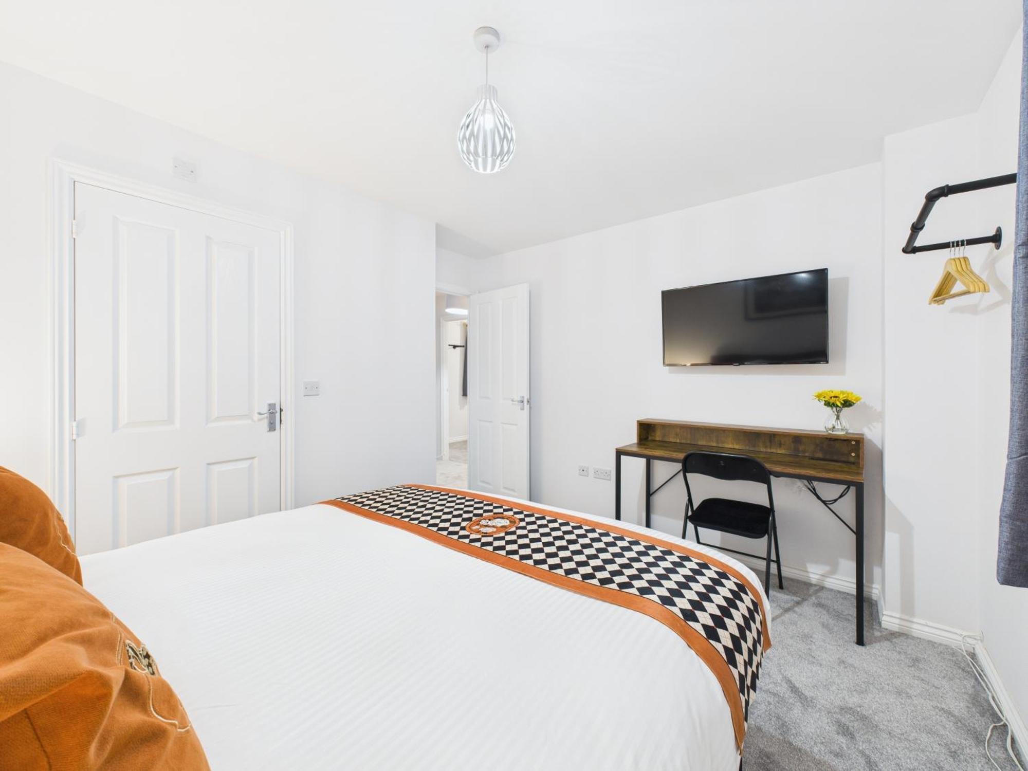 New Prestbury Place By Signature - 5 Bedroom House Near Racecourse Holiday home *