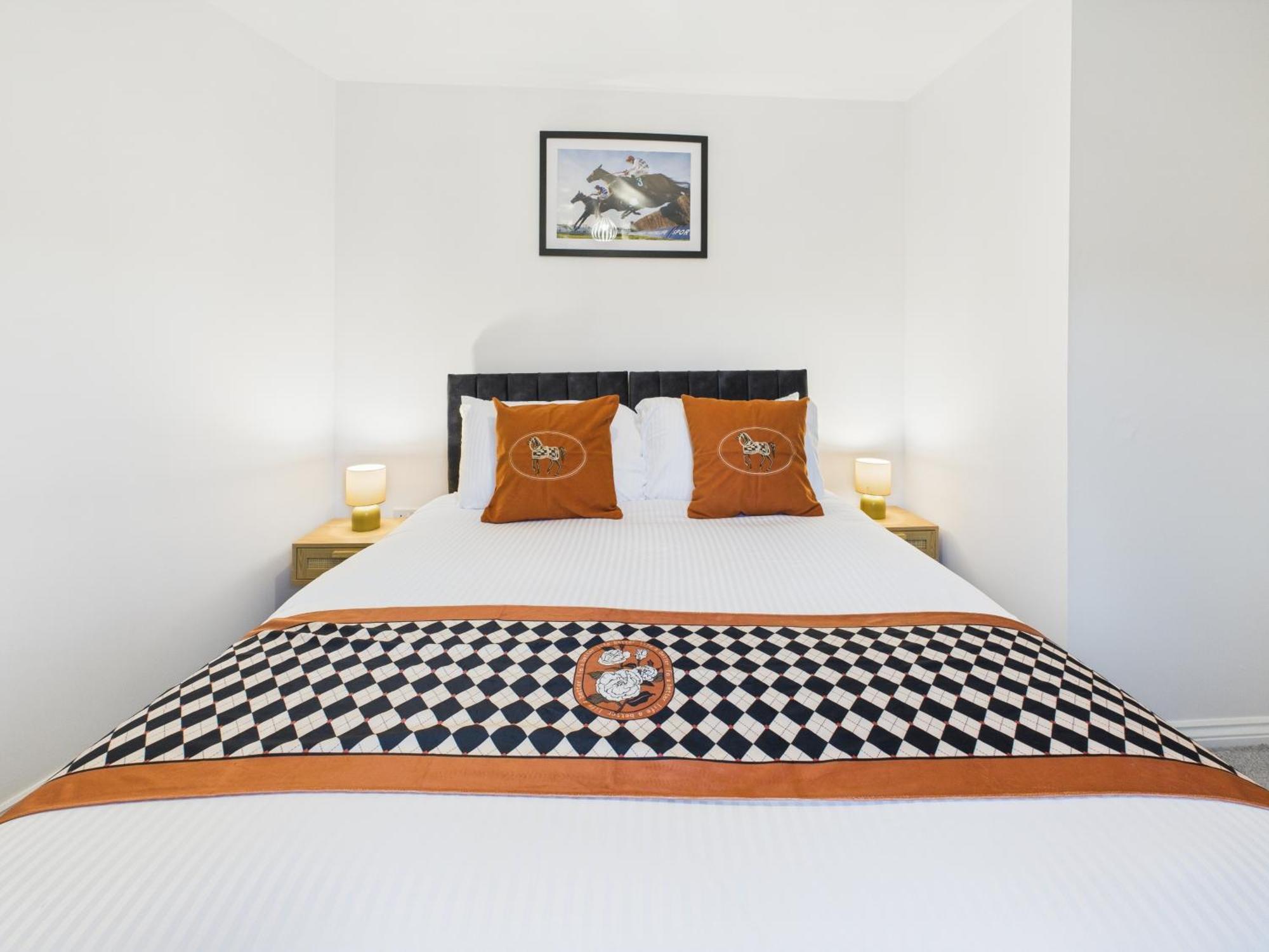 New Prestbury Place By Signature - 5 Bedroom House Near Racecourse * Cheltenham