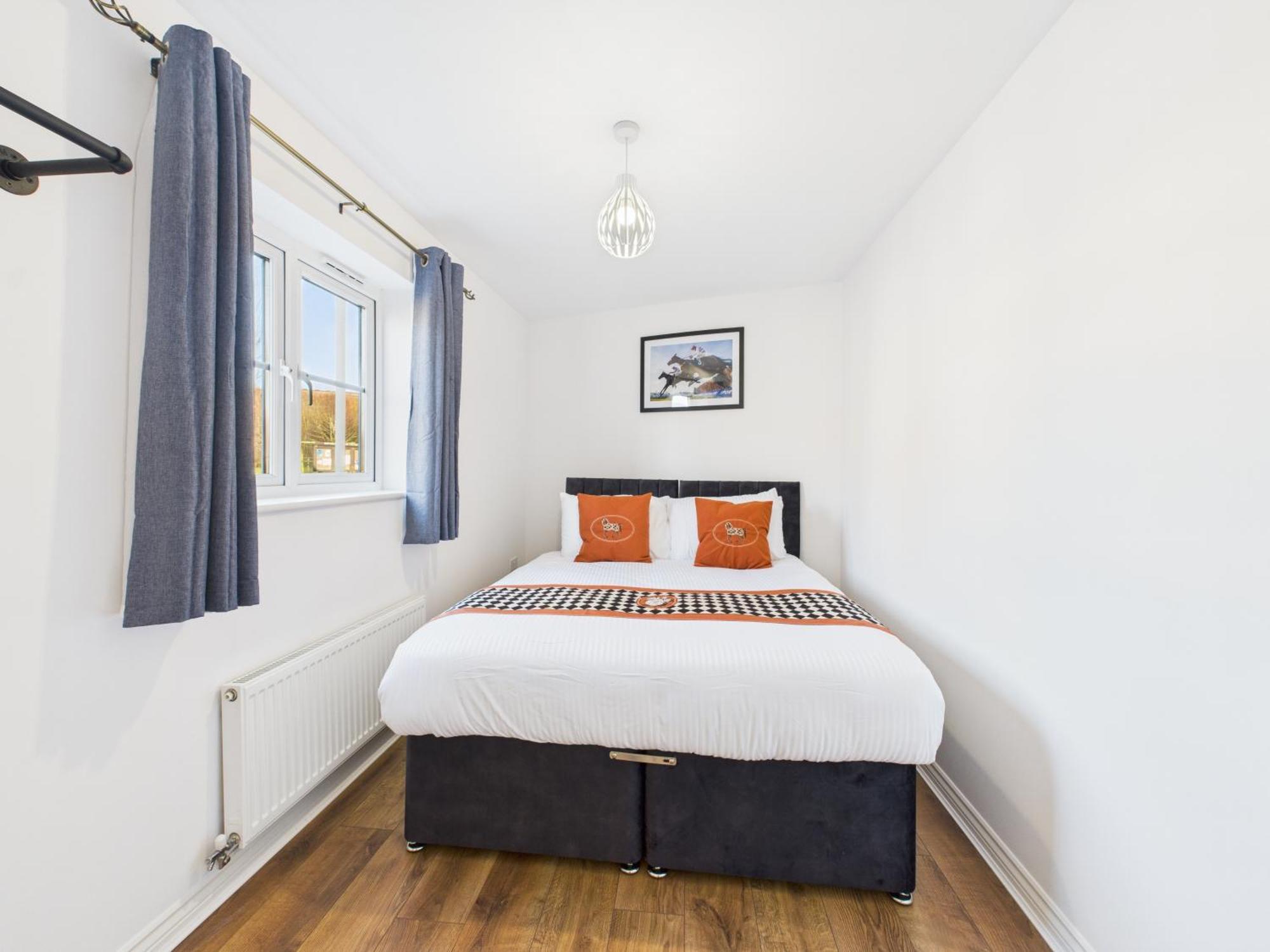 Holiday home New Prestbury Place By Signature - 5 Bedroom House Near Racecourse *