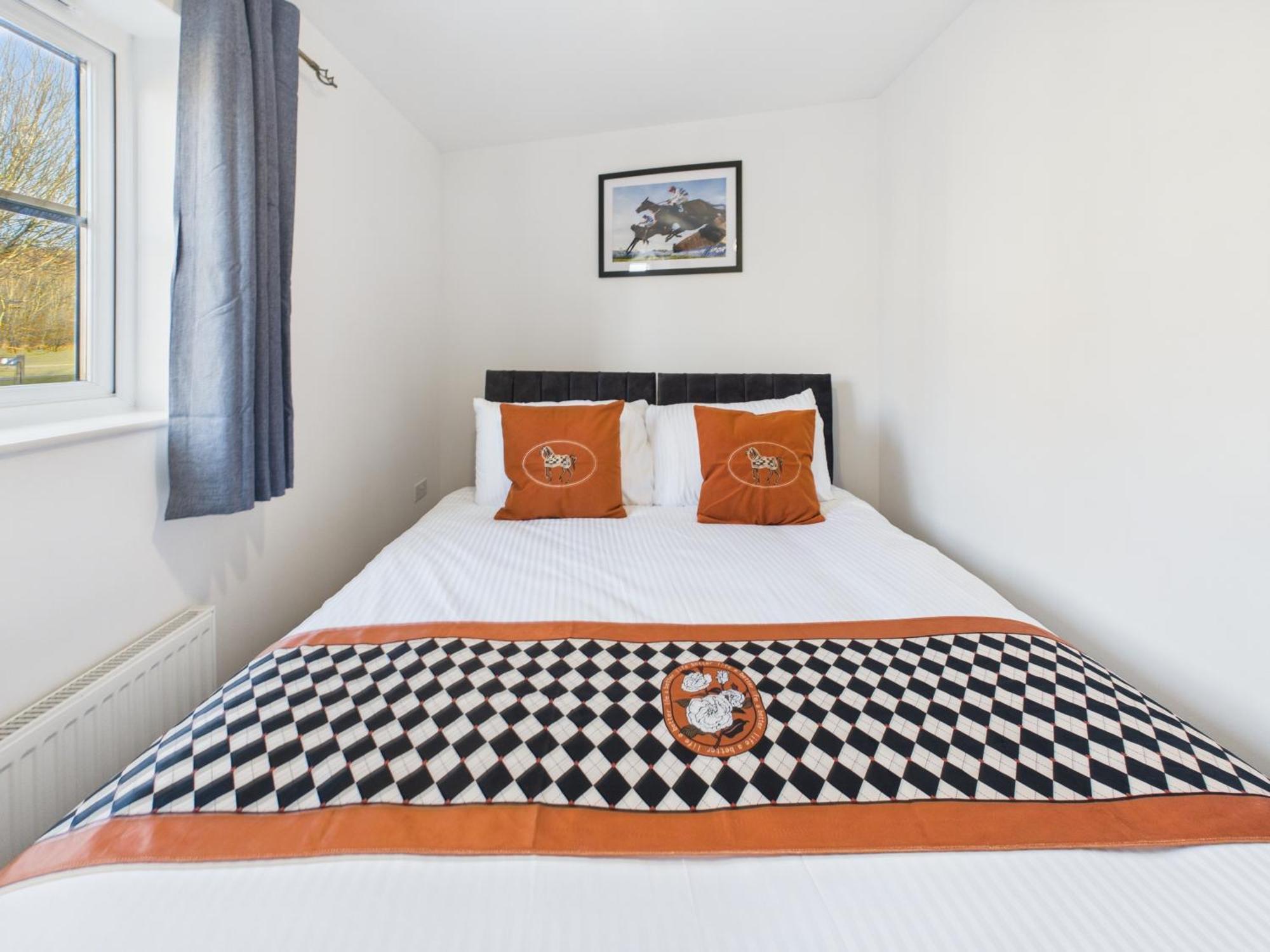 Holiday home New Prestbury Place By Signature - 5 Bedroom House Near Racecourse *