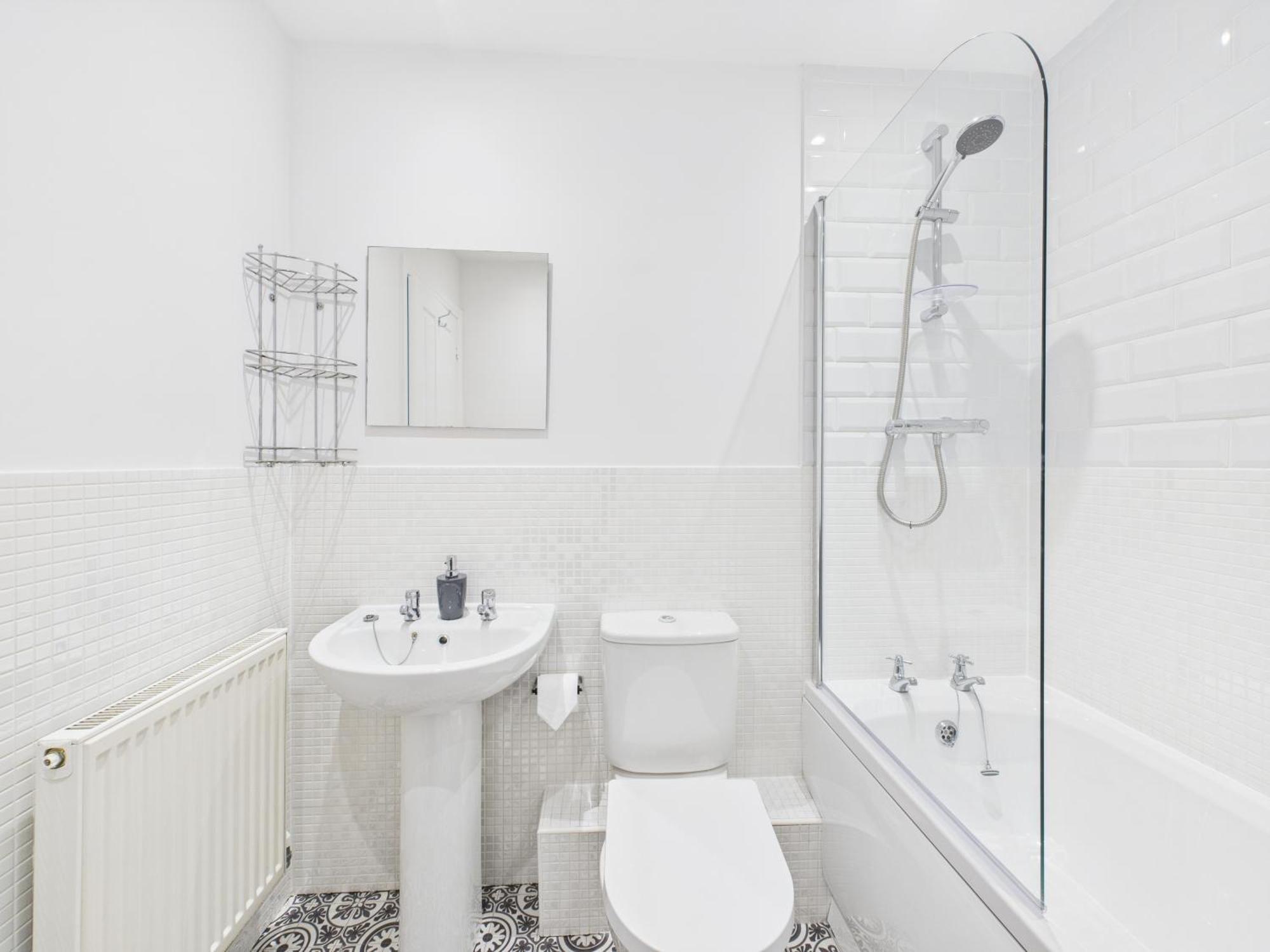 New Prestbury Place By Signature - 5 Bedroom House Near Racecourse Holiday home Cheltenham