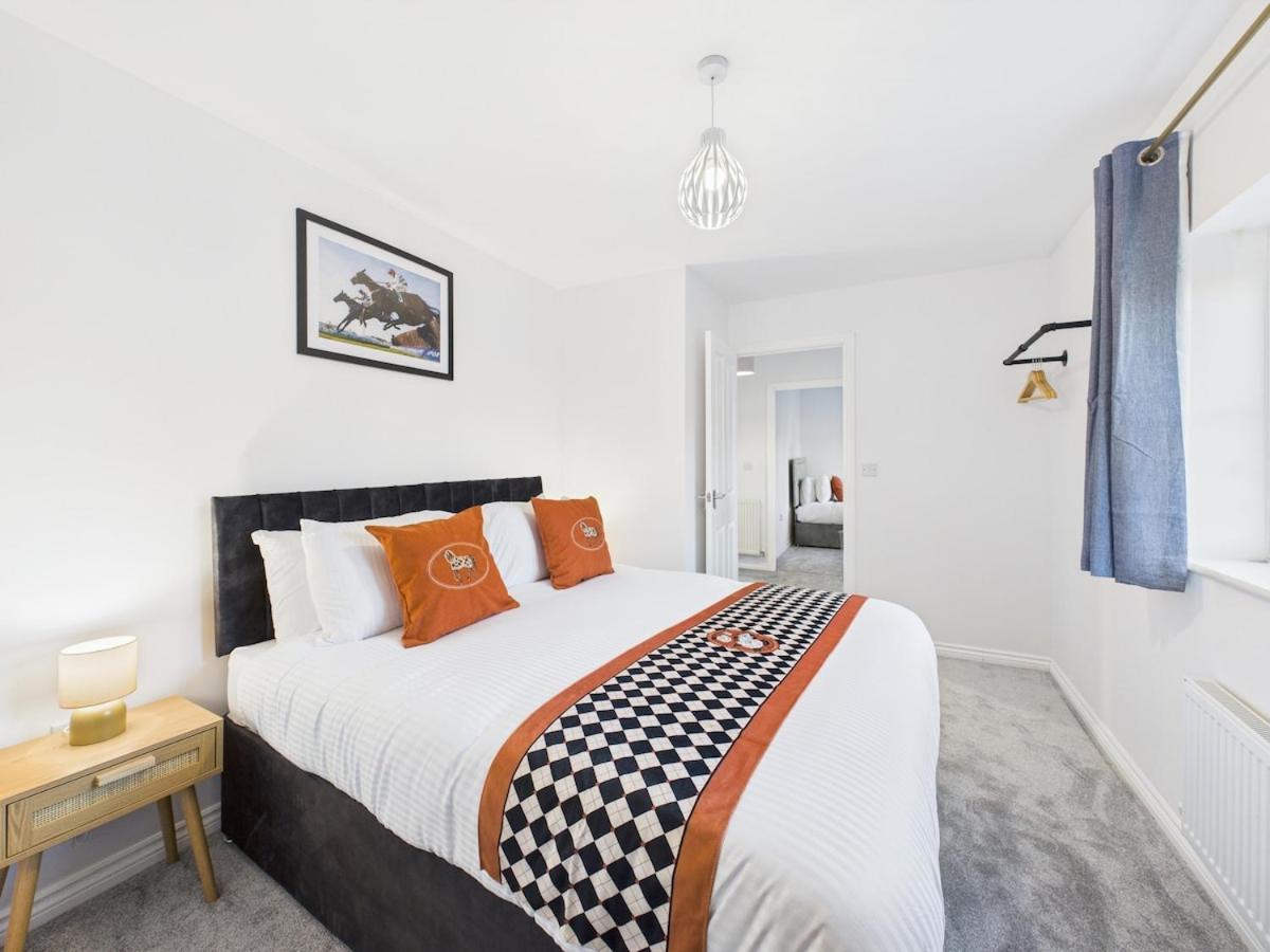 Holiday home New Prestbury Place By Signature - 5 Bedroom House Near Racecourse *