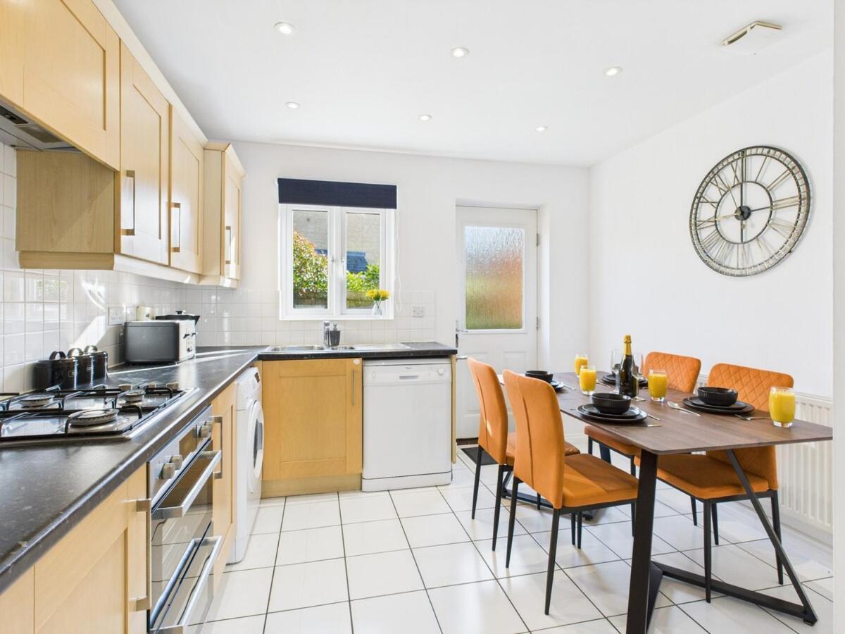 New Prestbury Place By Signature - 5 Bedroom House Near Racecourse Holiday home *