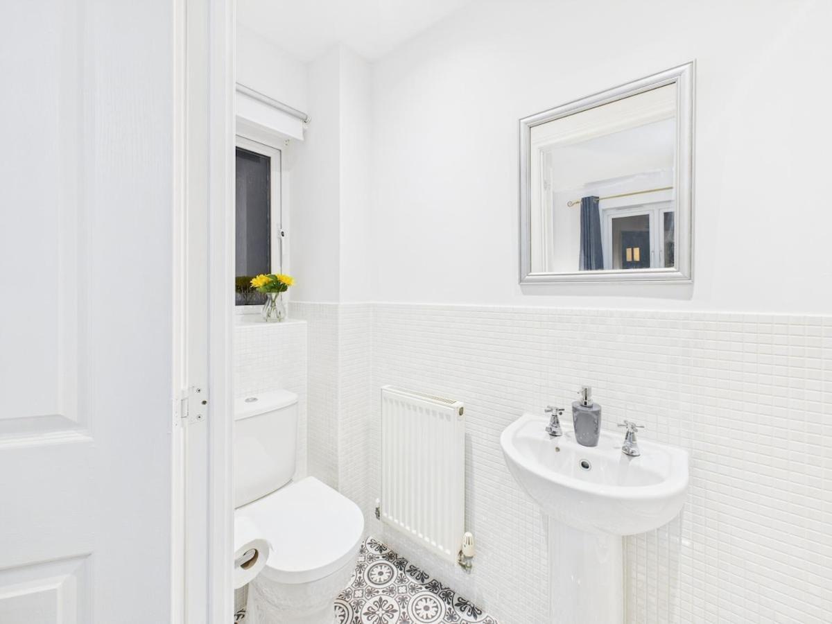 New Prestbury Place By Signature - 5 Bedroom House Near Racecourse *
