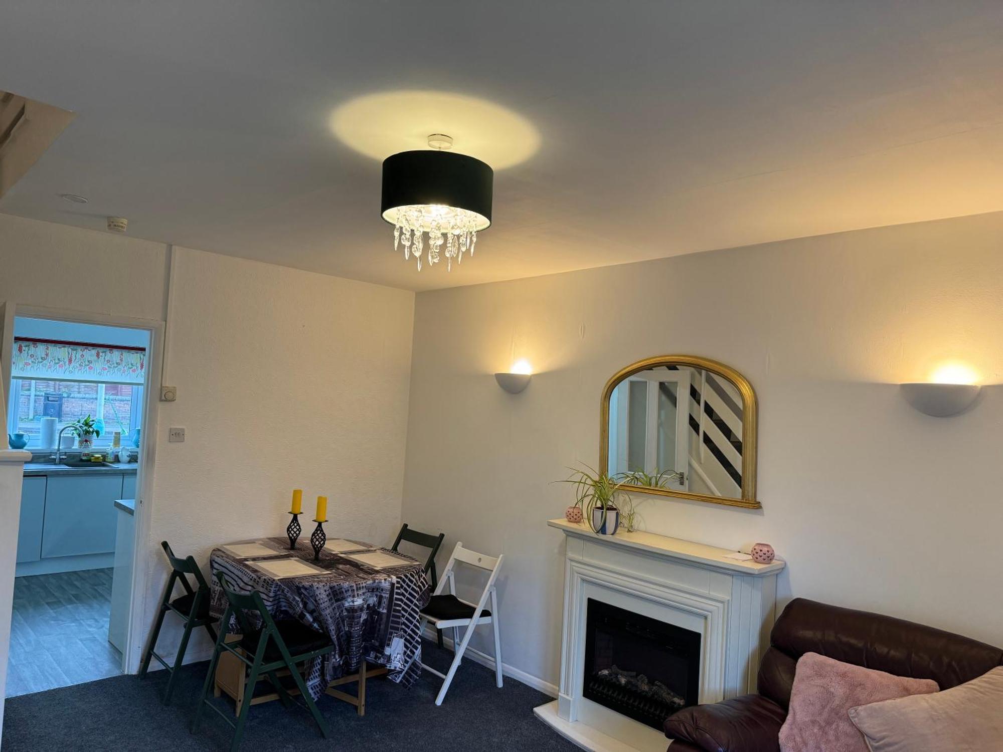 Comfortable Away From Home, Spacious 2 Bedroom Town House,self Catering, Free Parking, Walking Distance To Town Centre Holiday home *