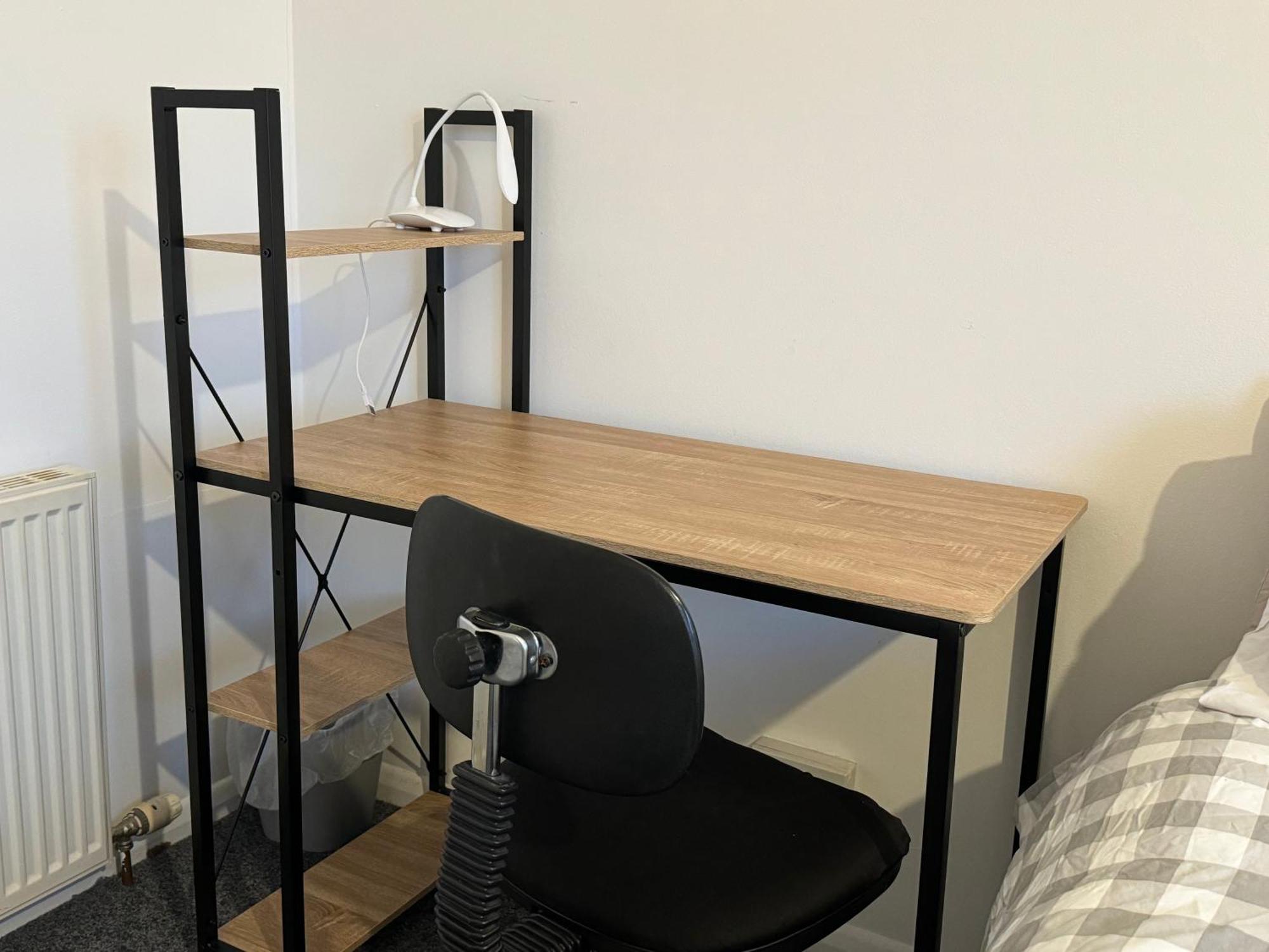 Comfortable Away From Home, Spacious 2 Bedroom Town House,self Catering, Free Parking, Walking Distance To Town Centre * Cheltenham