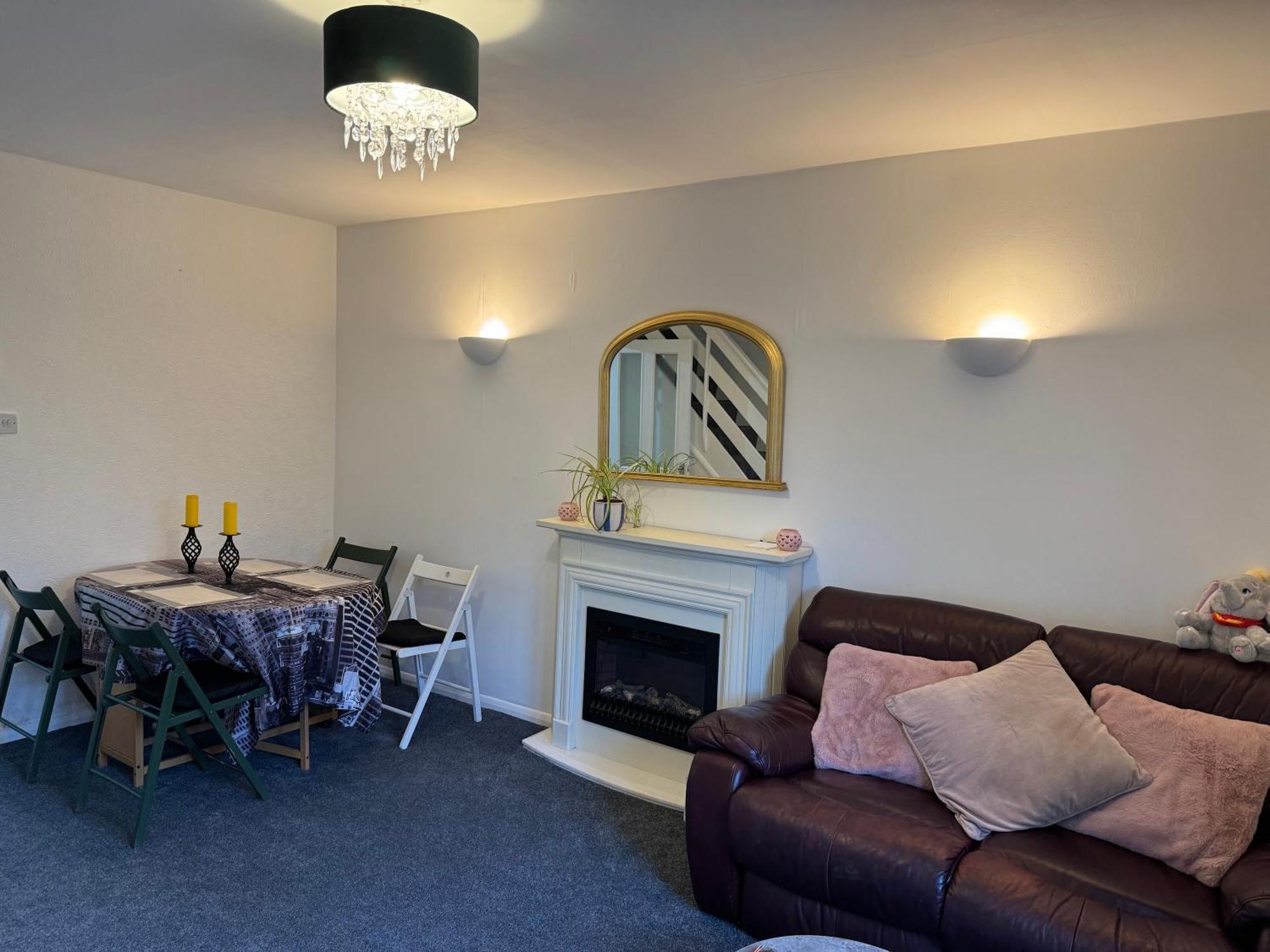 Holiday home Comfortable Away From Home, Spacious 2 Bedroom Town House,self Catering, Free Parking, Walking Distance To Town Centre