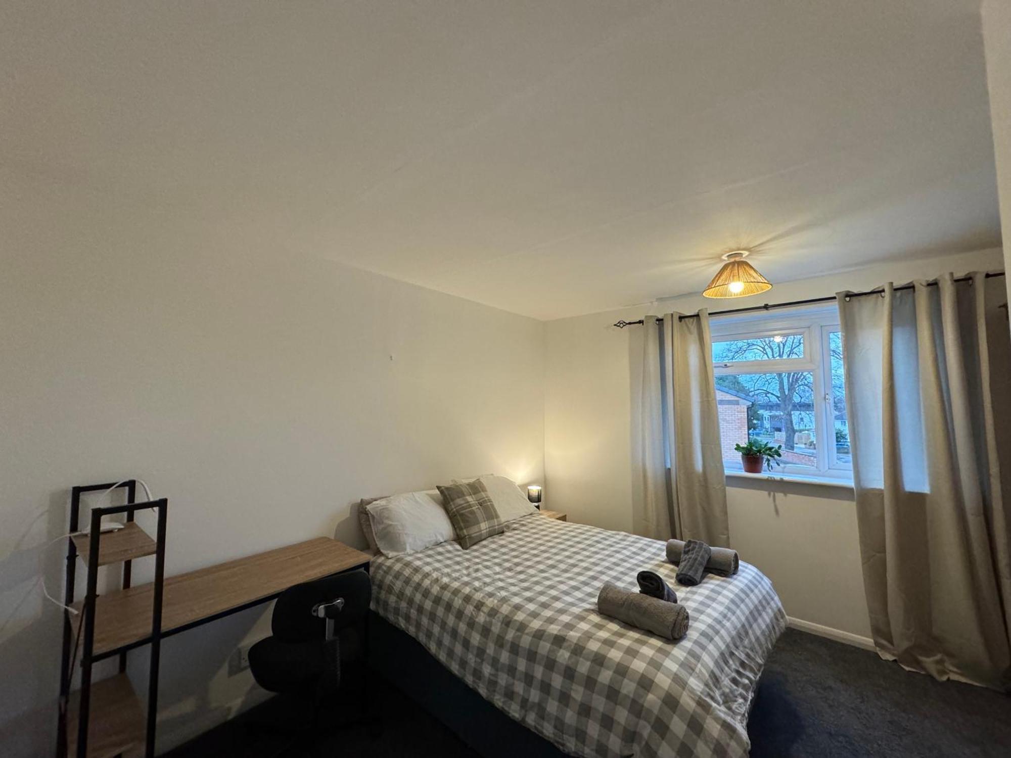 Holiday home Comfortable Away From Home, Spacious 2 Bedroom Town House,self Catering, Free Parking, Walking Distance To Town Centre *
