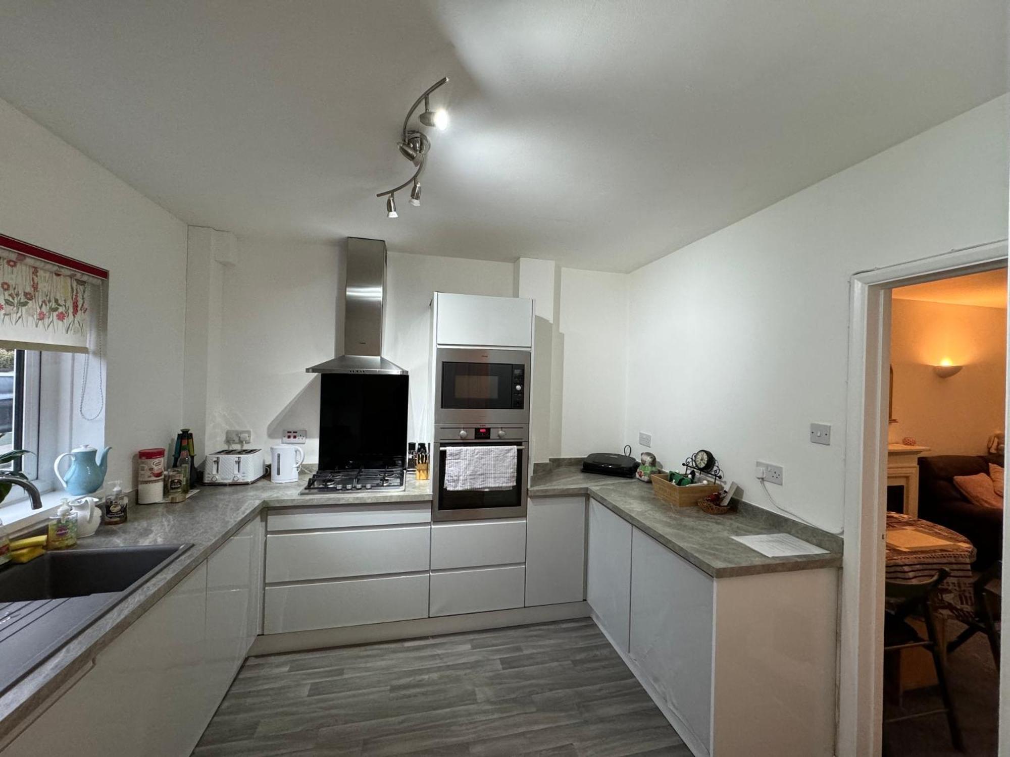 Comfortable Away From Home, Spacious 2 Bedroom Town House,self Catering, Free Parking, Walking Distance To Town Centre