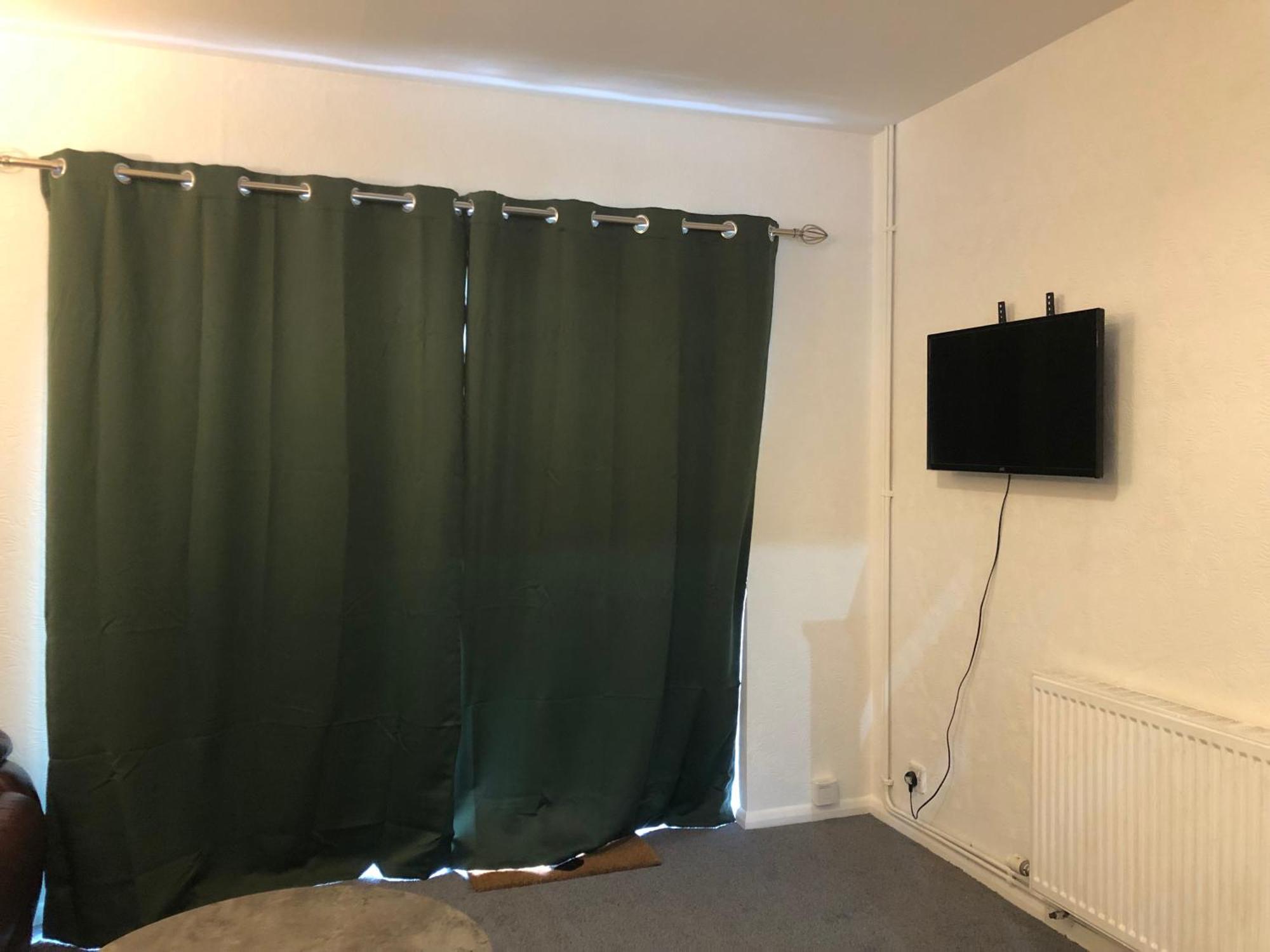 Holiday home Comfortable Away From Home, Spacious 2 Bedroom Town House,self Catering, Free Parking, Walking Distance To Town Centre *