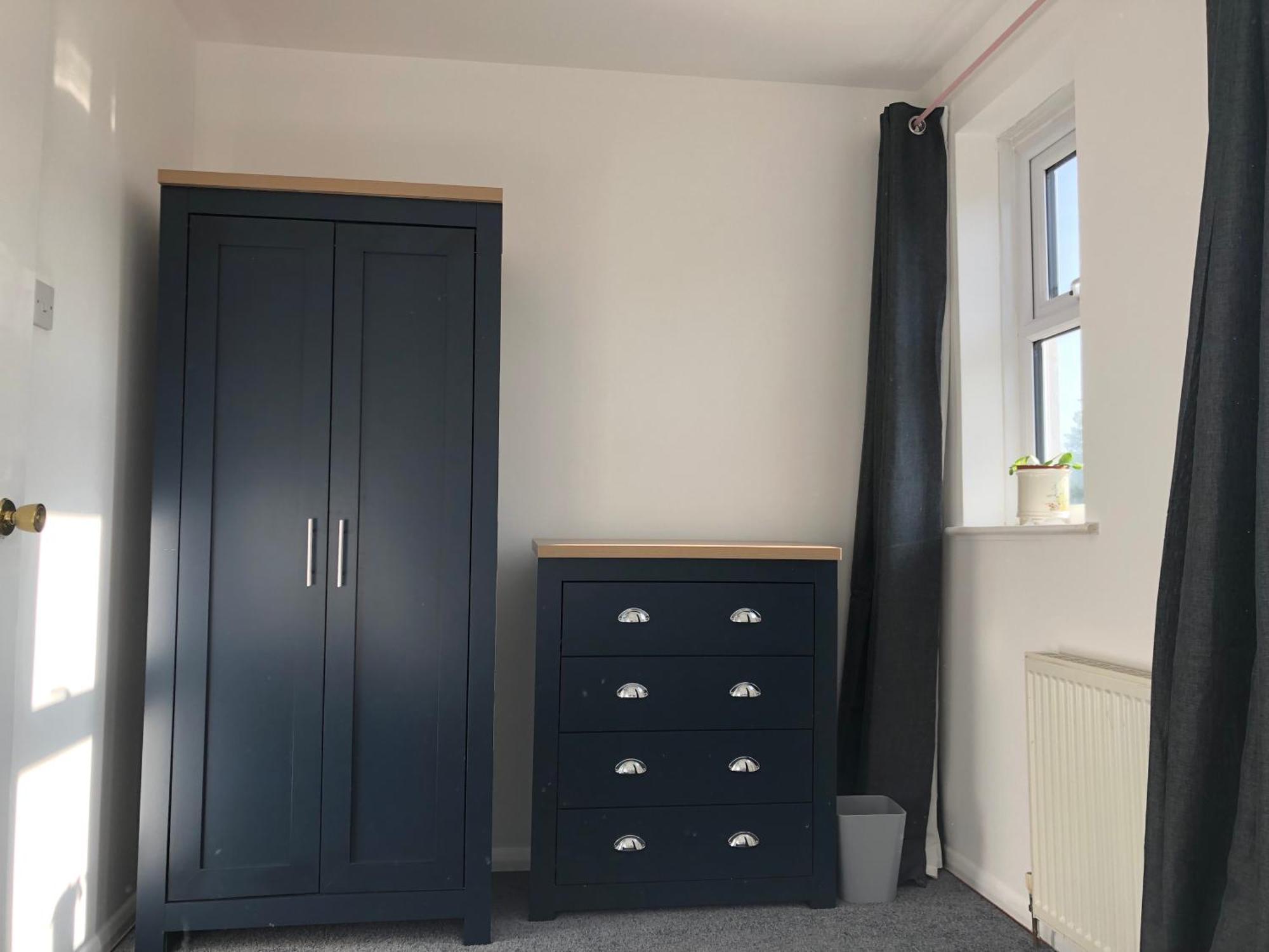 Comfortable Away From Home, Spacious 2 Bedroom Town House,self Catering, Free Parking, Walking Distance To Town Centre