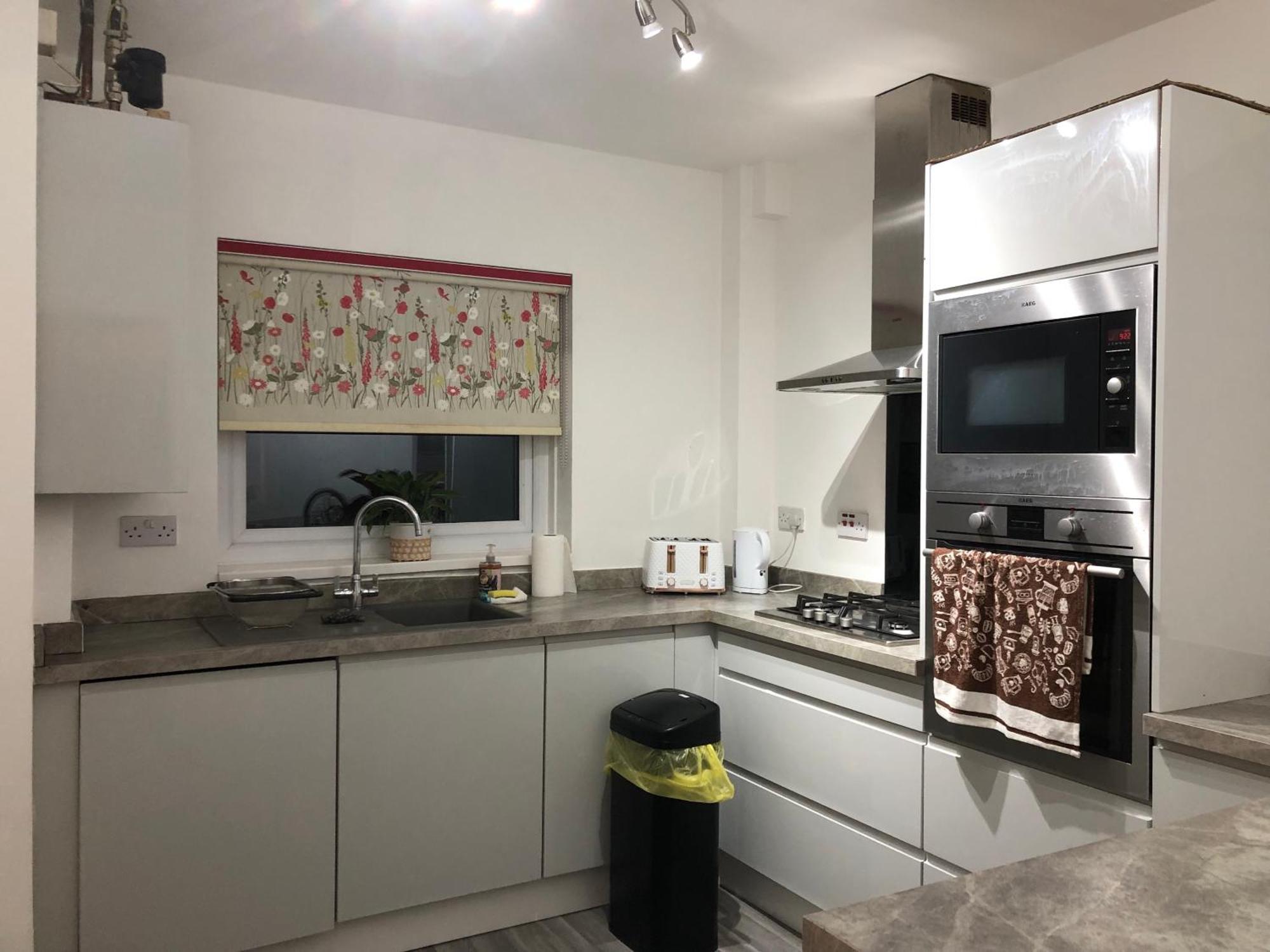 Comfortable Away From Home, Spacious 2 Bedroom Town House,self Catering, Free Parking, Walking Distance To Town Centre * Cheltenham