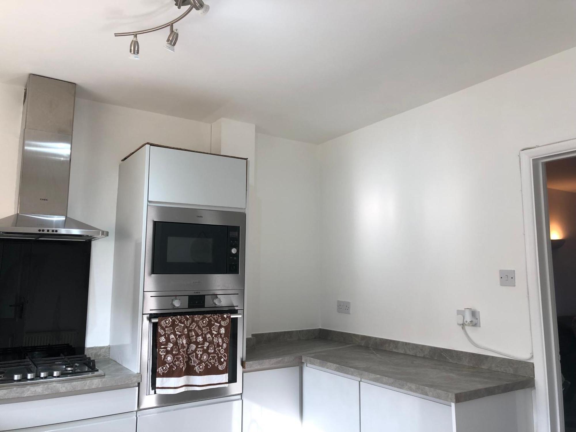 Comfortable Away From Home, Spacious 2 Bedroom Town House,self Catering, Free Parking, Walking Distance To Town Centre Holiday home