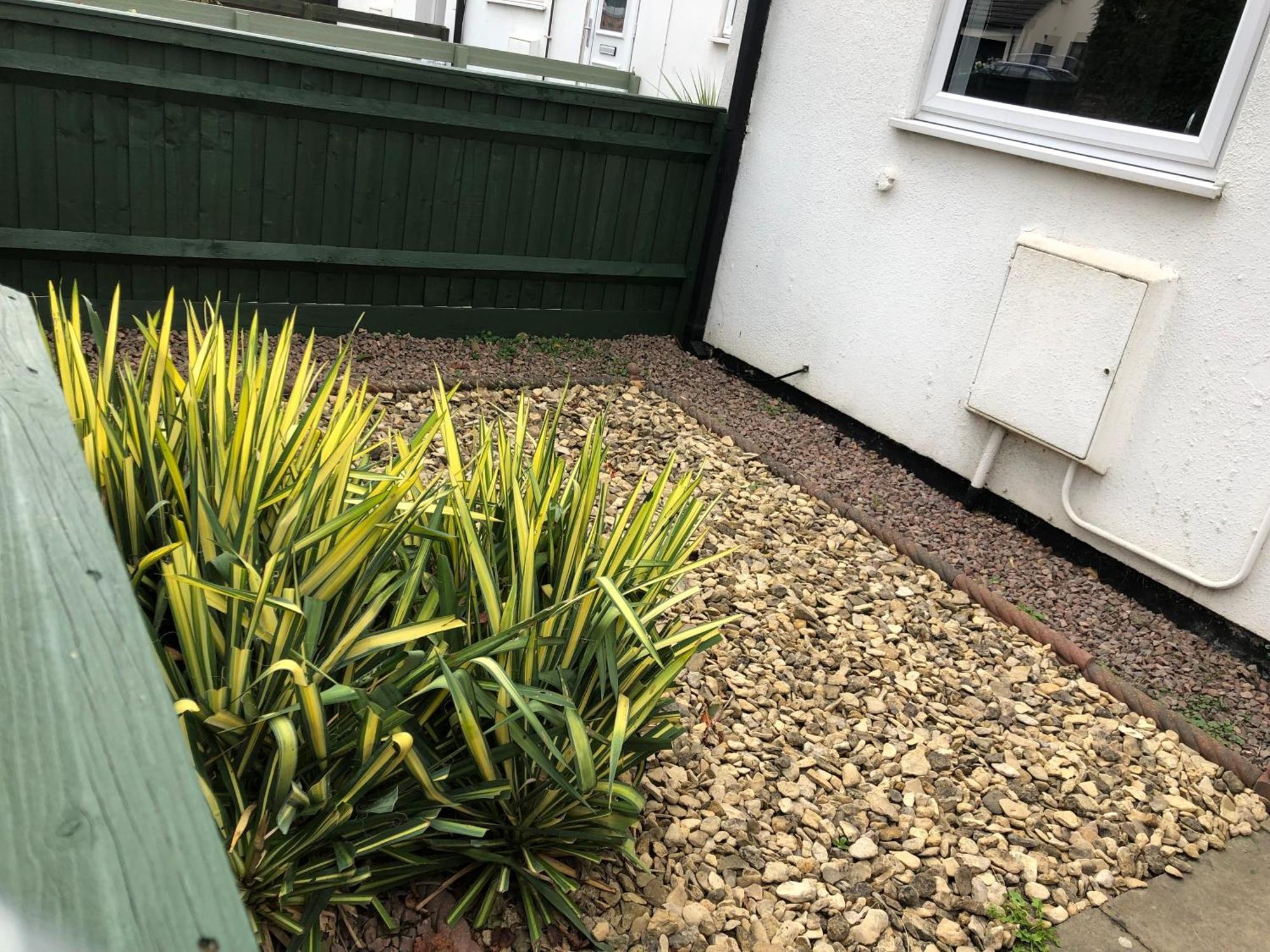 Comfortable Away From Home, Spacious 2 Bedroom Town House,self Catering, Free Parking, Walking Distance To Town Centre Holiday home *