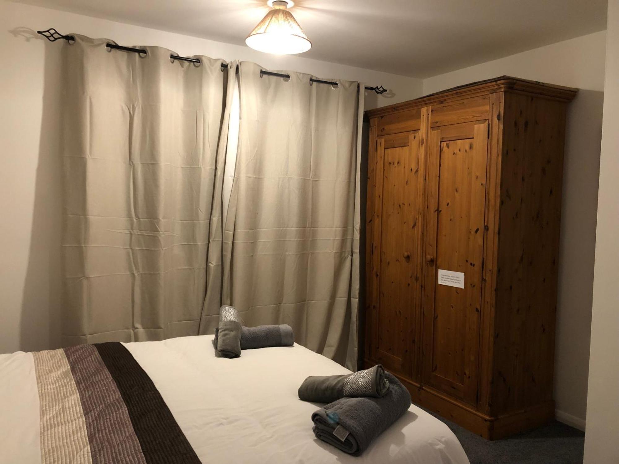 Holiday home Comfortable Away From Home, Spacious 2 Bedroom Town House,self Catering, Free Parking, Walking Distance To Town Centre