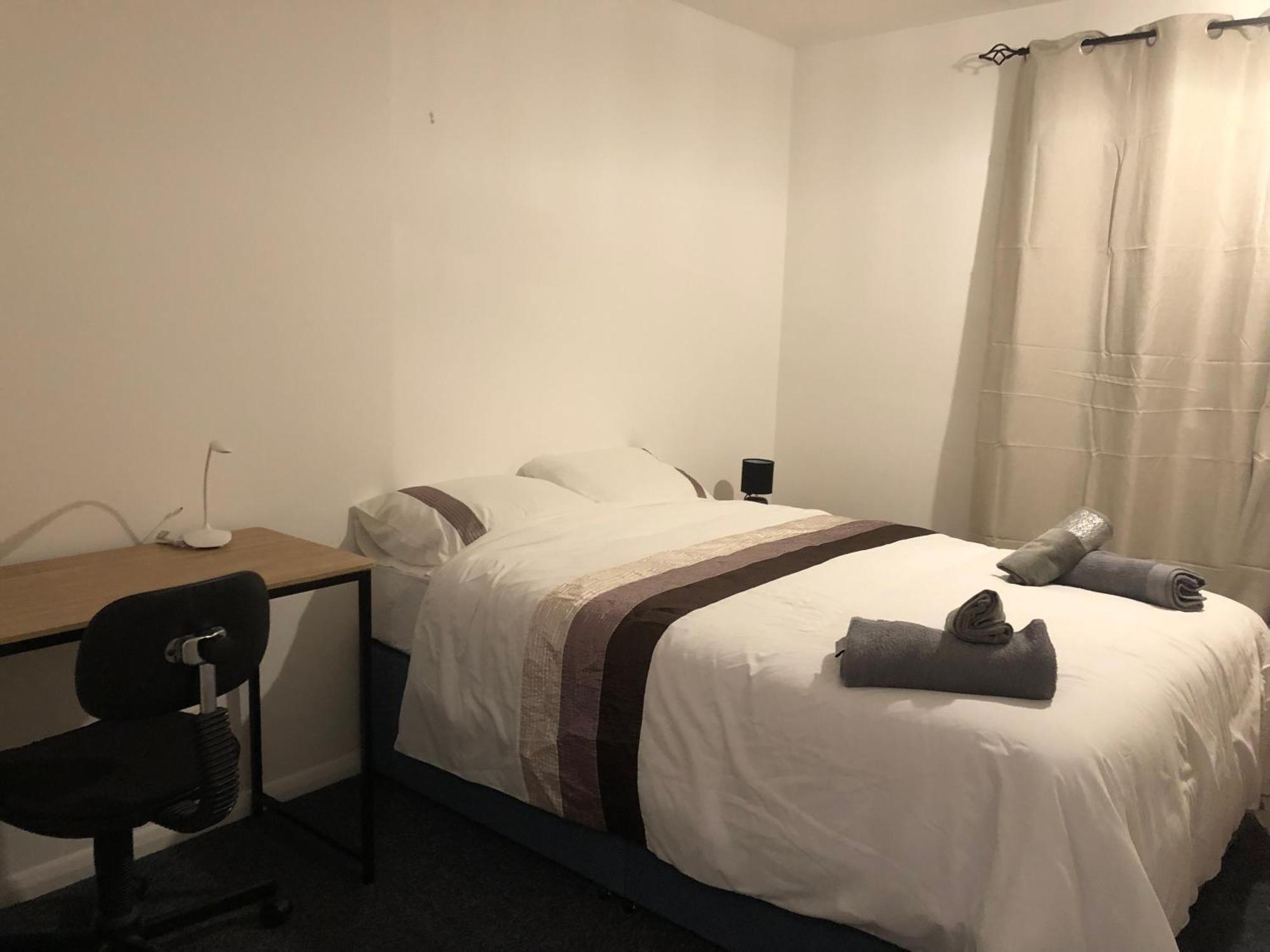 Comfortable Away From Home, Spacious 2 Bedroom Town House,self Catering, Free Parking, Walking Distance To Town Centre Holiday home Cheltenham