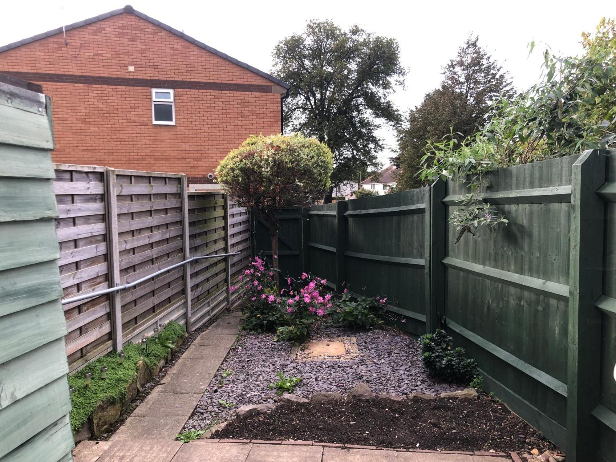Comfortable Away From Home, Spacious 2 Bedroom Town House,self Catering, Free Parking, Walking Distance To Town Centre Cheltenham