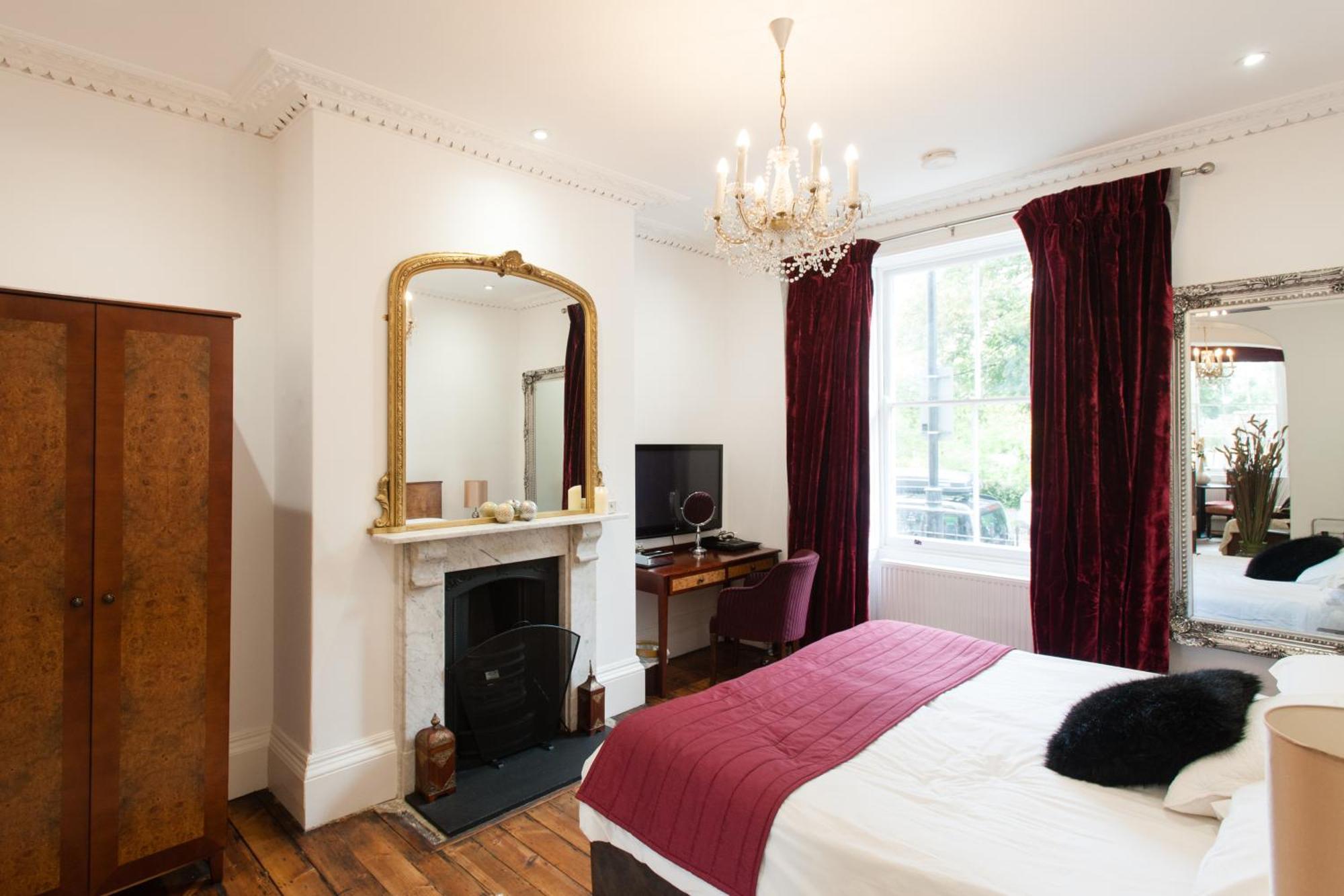 Guest house Town Centre Luxury In 21a, 21b And 21c Montpellier Terrace Available Separately Or Together, Amazing Location Opposite Montpellier Gardens Cheltenham