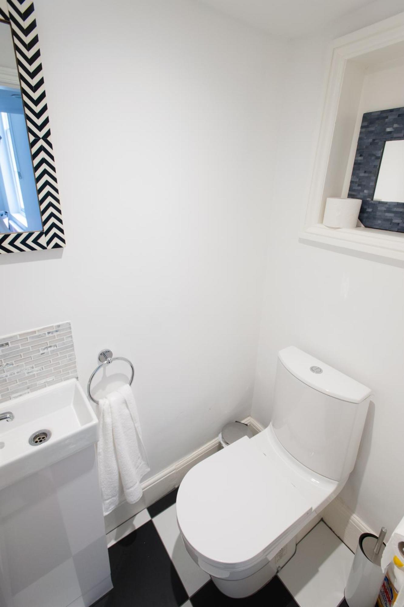 Town Centre Luxury In 21a, 21b And 21c Montpellier Terrace Available Separately Or Together, Amazing Location Opposite Montpellier Gardens Guest house
