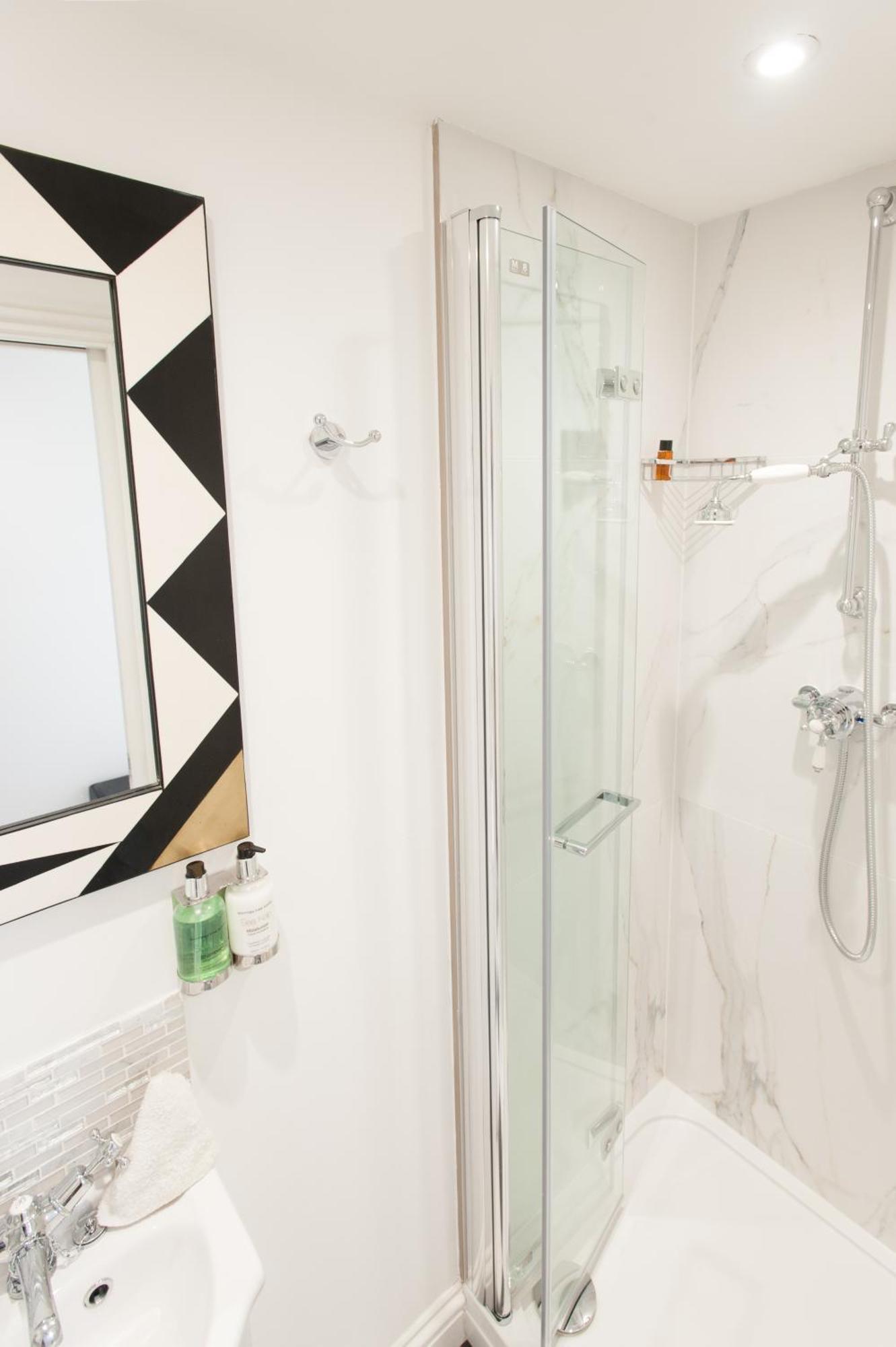 Town Centre Luxury In 21a, 21b And 21c Montpellier Terrace Available Separately Or Together, Amazing Location Opposite Montpellier Gardens Guest house Cheltenham