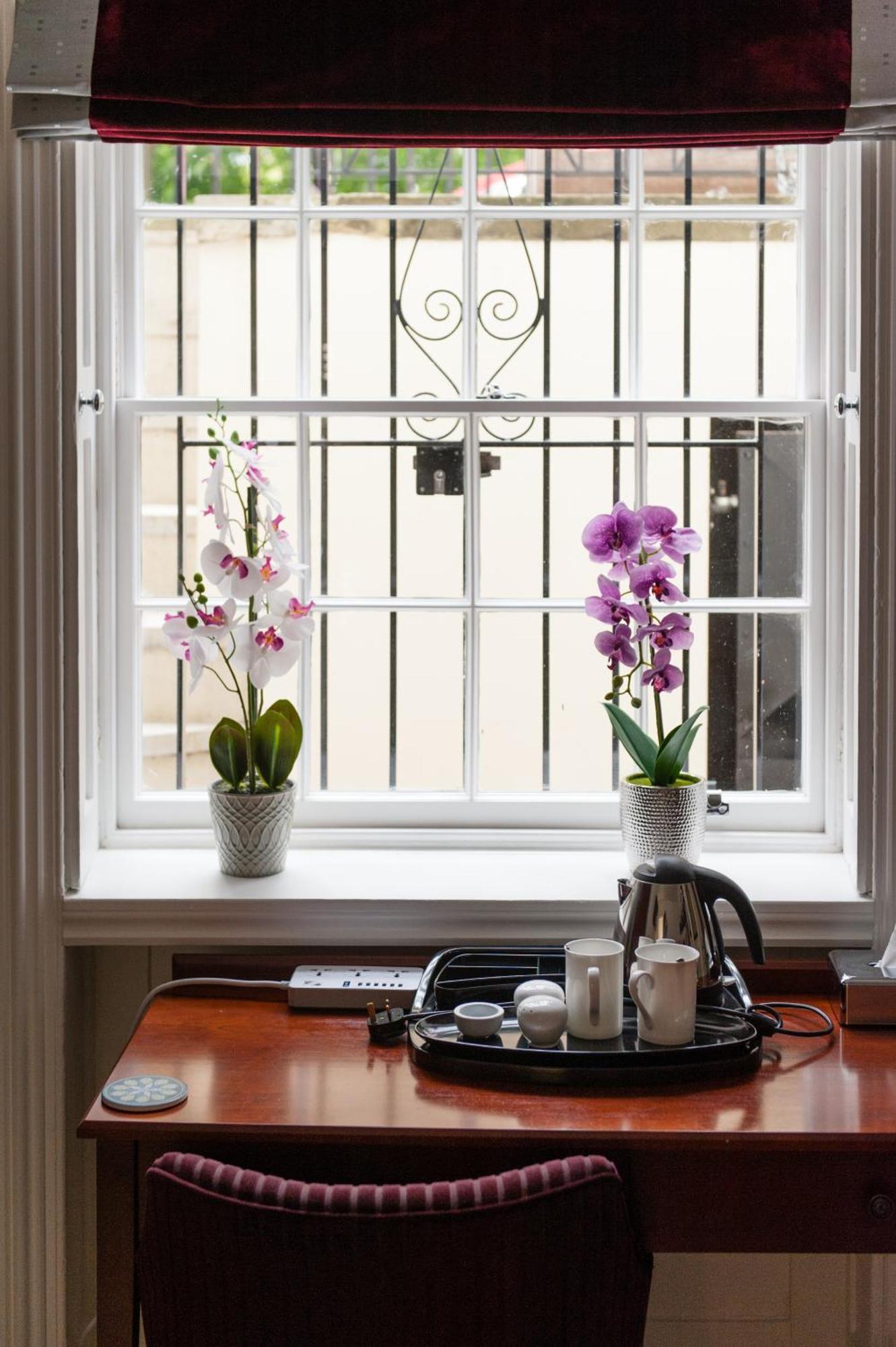 Town Centre Luxury In 21a, 21b And 21c Montpellier Terrace Available Separately Or Together, Amazing Location Opposite Montpellier Gardens Guest house Cheltenham