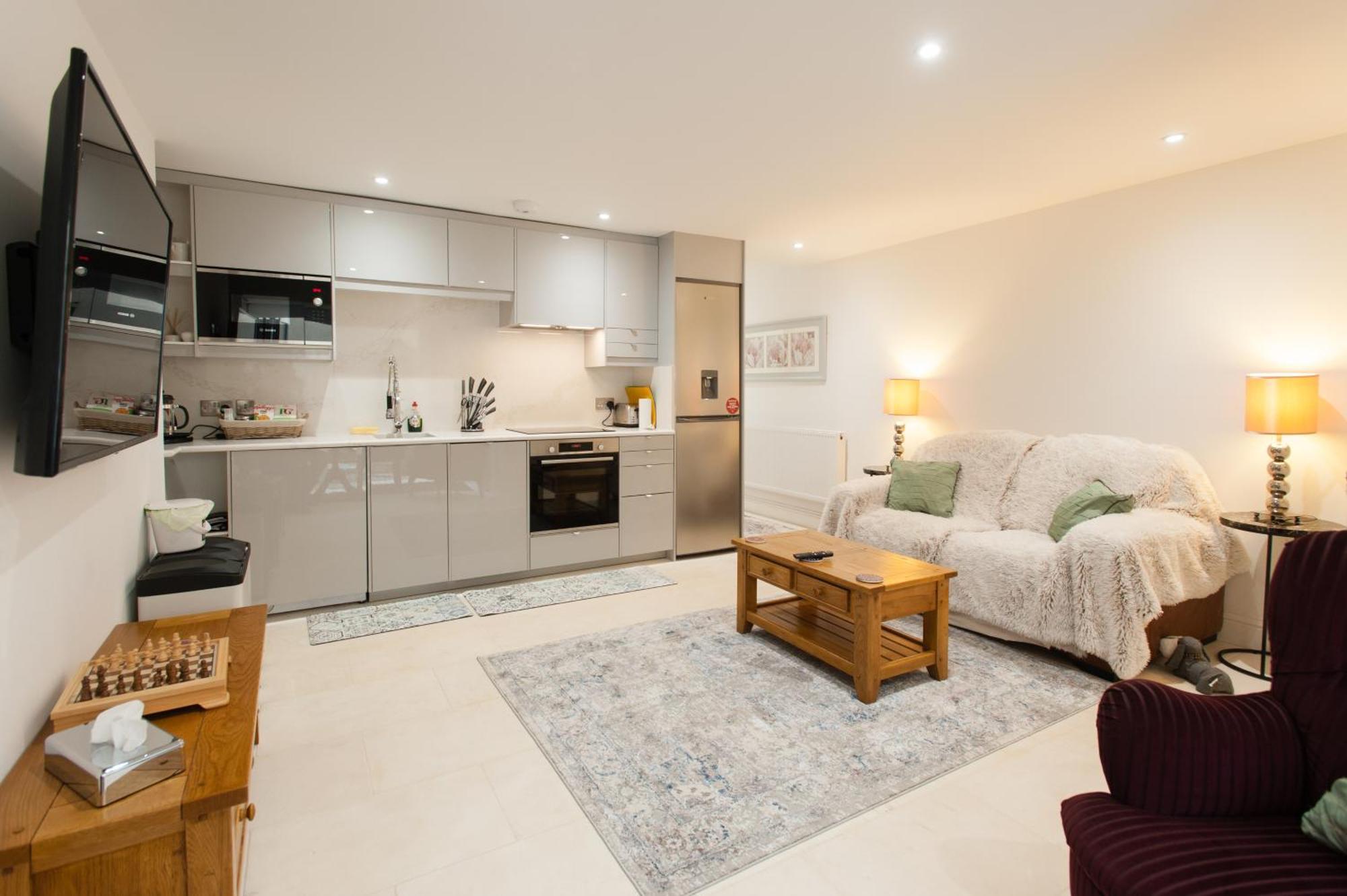Town Centre Luxury In 21a, 21b And 21c Montpellier Terrace Available Separately Or Together, Amazing Location Opposite Montpellier Gardens Guest house