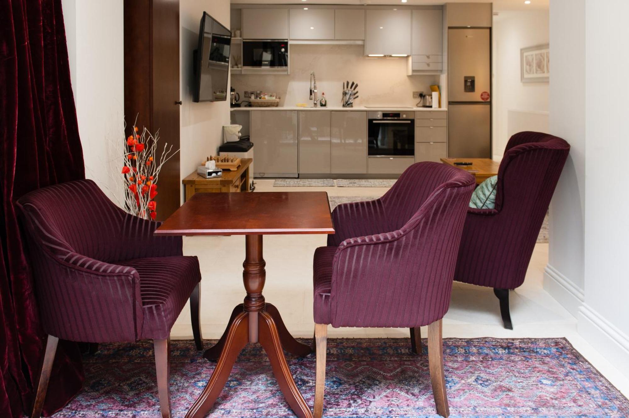 Town Centre Luxury In 21a, 21b And 21c Montpellier Terrace Available Separately Or Together, Amazing Location Opposite Montpellier Gardens Guest house *