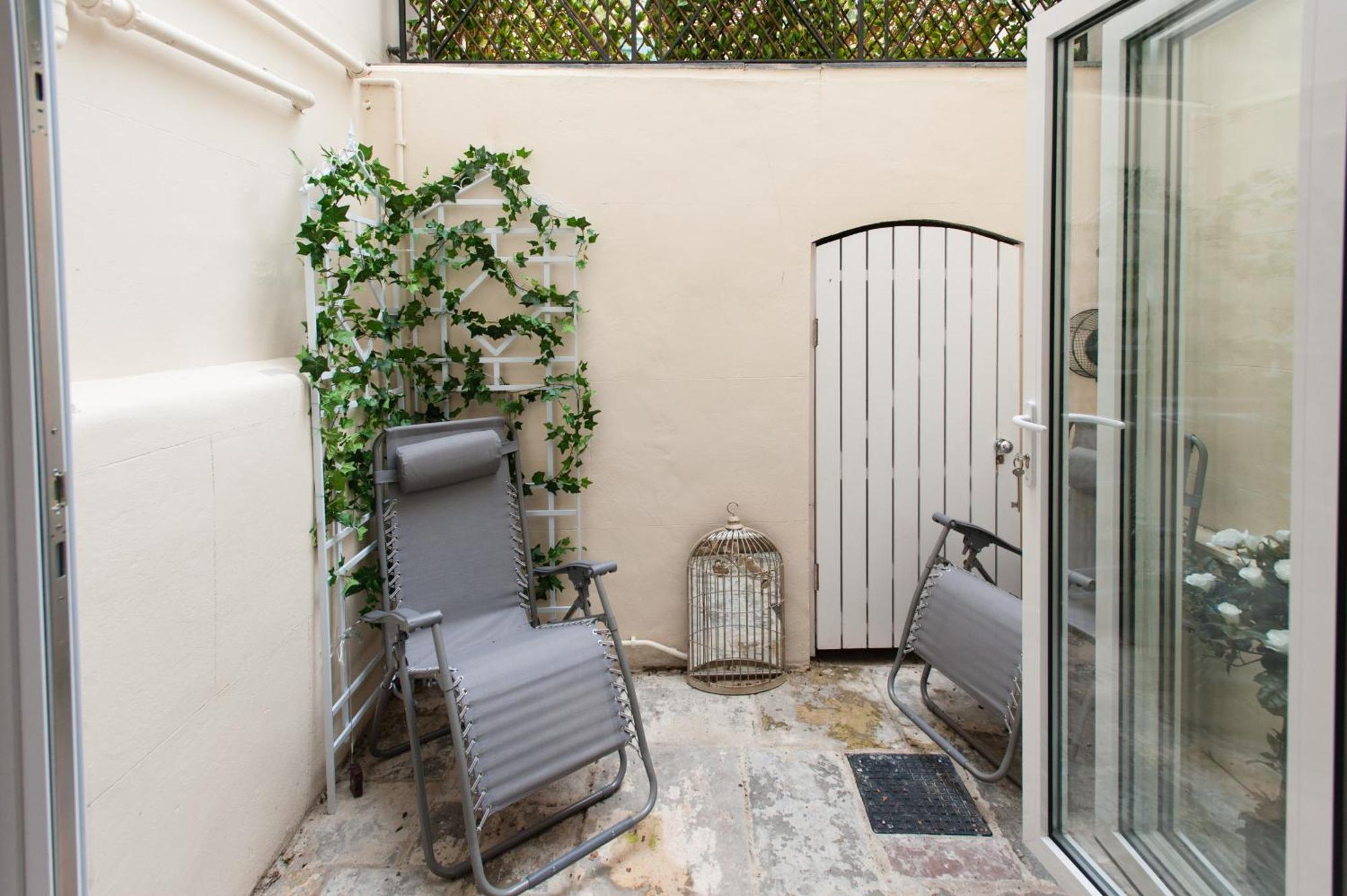 Town Centre Luxury In 21a, 21b And 21c Montpellier Terrace Available Separately Or Together, Amazing Location Opposite Montpellier Gardens Guest house