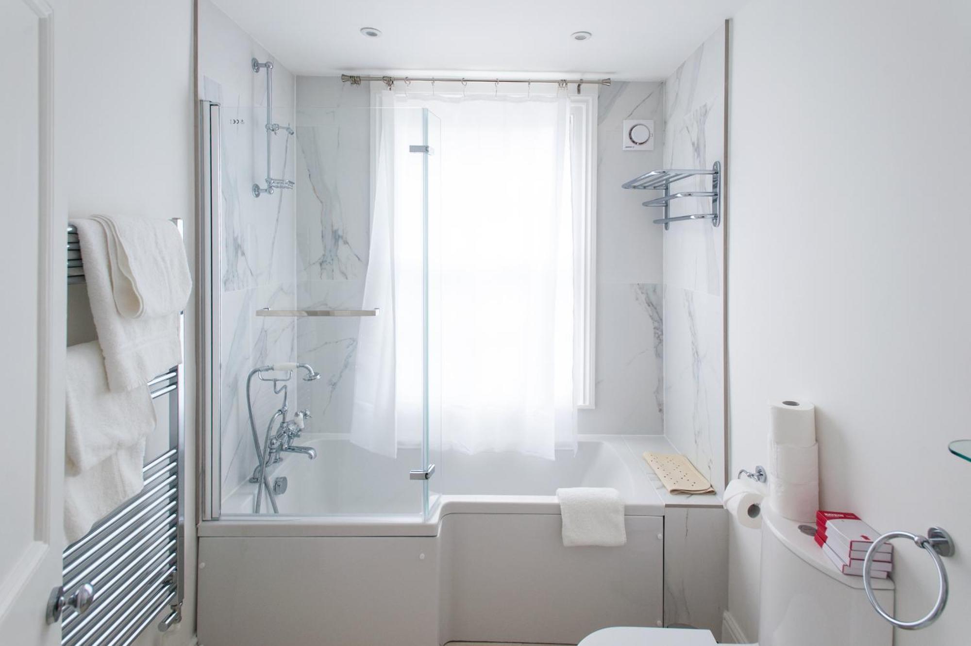 Town Centre Luxury In 21a, 21b And 21c Montpellier Terrace Available Separately Or Together, Amazing Location Opposite Montpellier Gardens Guest house Cheltenham