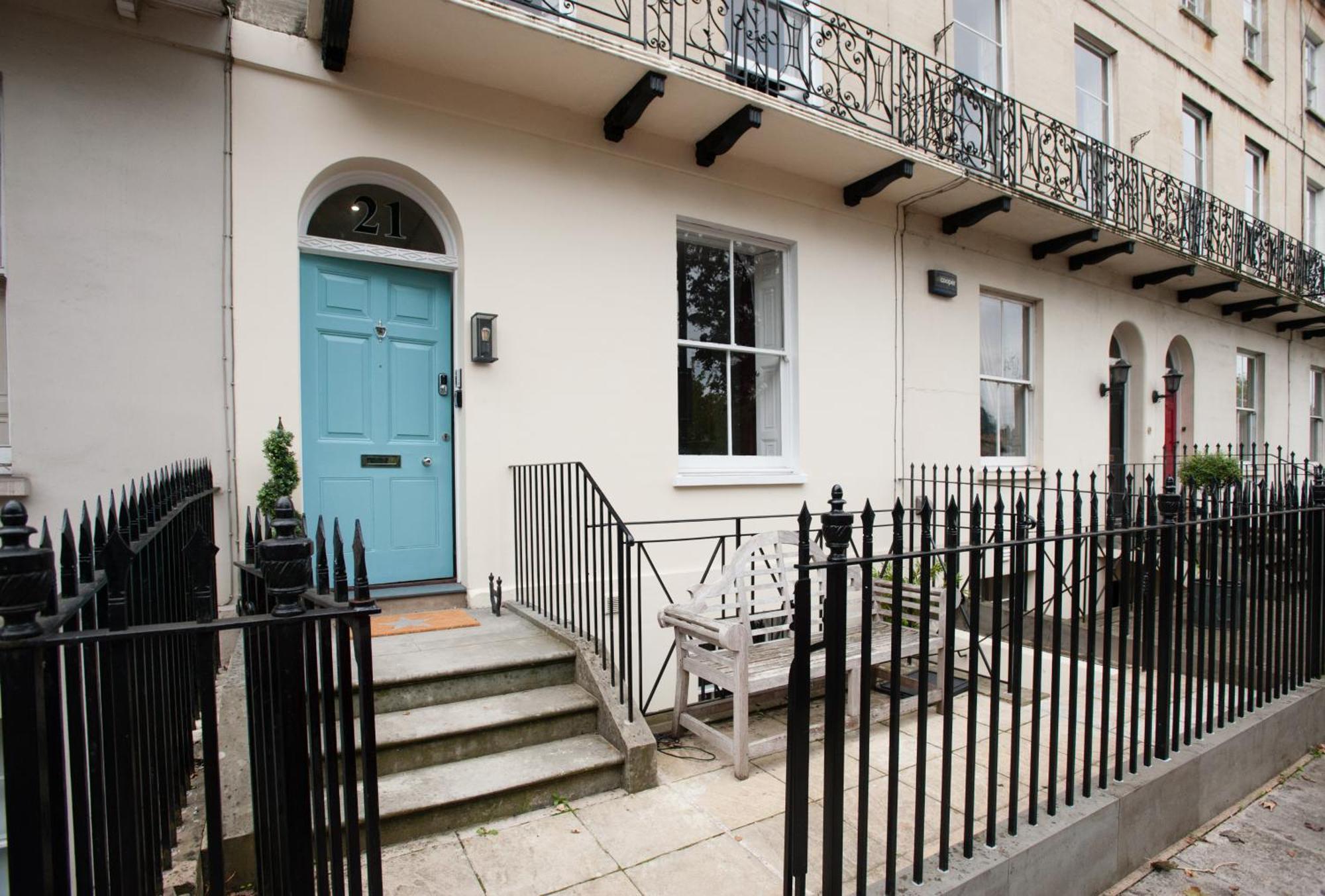 Town Centre Luxury In 21a, 21b And 21c Montpellier Terrace Available Separately Or Together, Amazing Location Opposite Montpellier Gardens Guest house Cheltenham