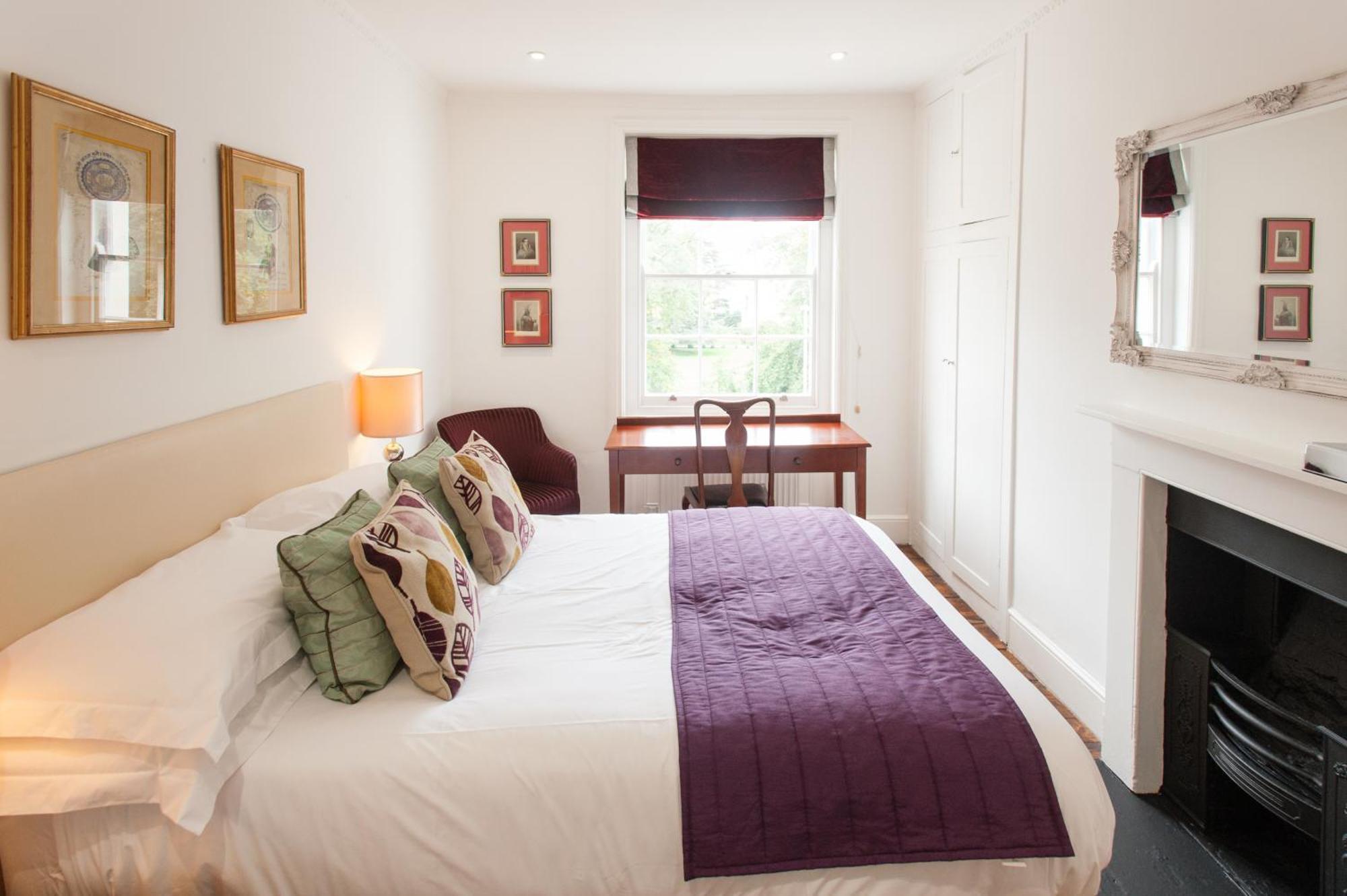 Guest house Town Centre Luxury In 21a, 21b And 21c Montpellier Terrace Available Separately Or Together, Amazing Location Opposite Montpellier Gardens *
