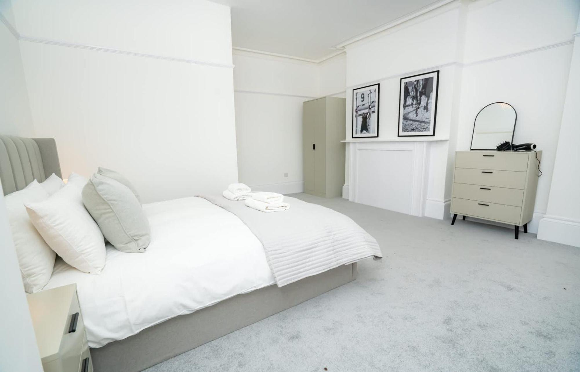 Elegant 1 Bedroom In Centre Apartment