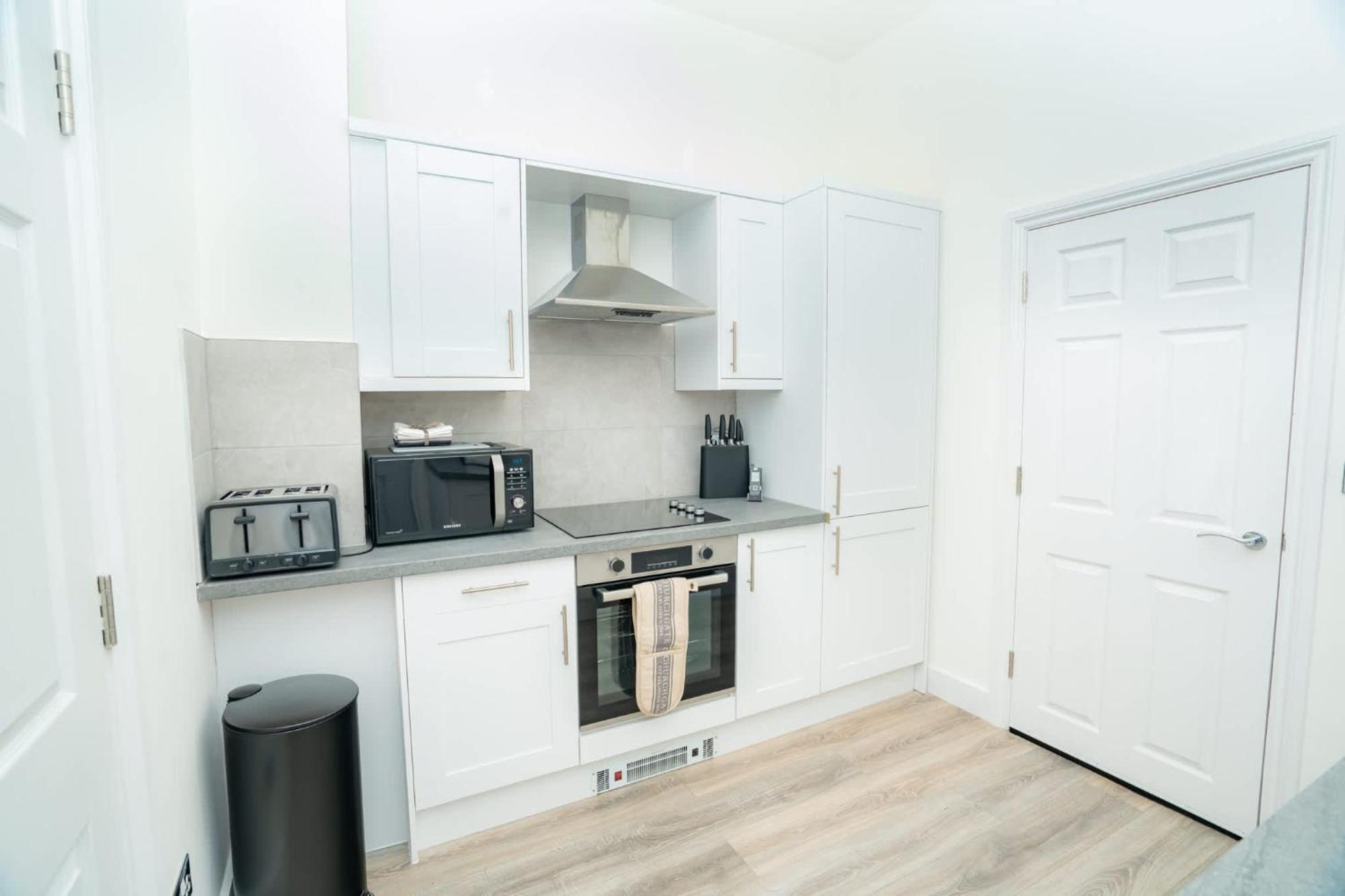 Elegant 1 Bedroom In Centre Apartment