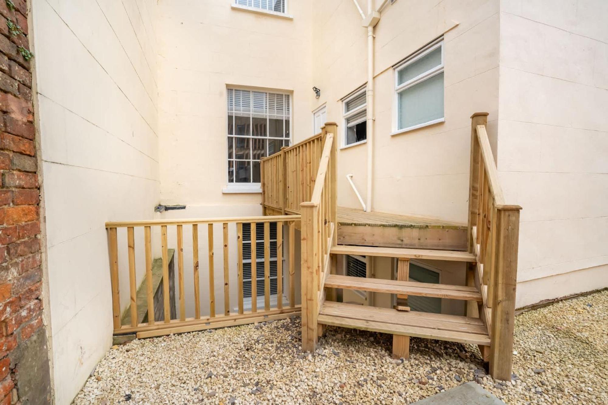 Elegant 1 Bedroom In Centre Apartment